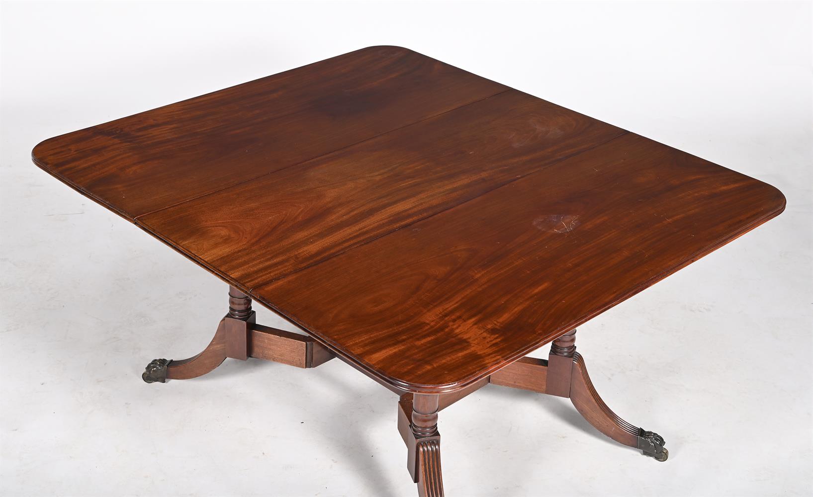 A GEORGE IV MAHOGANY DROP LEAF DINING TABLE - Image 3 of 3