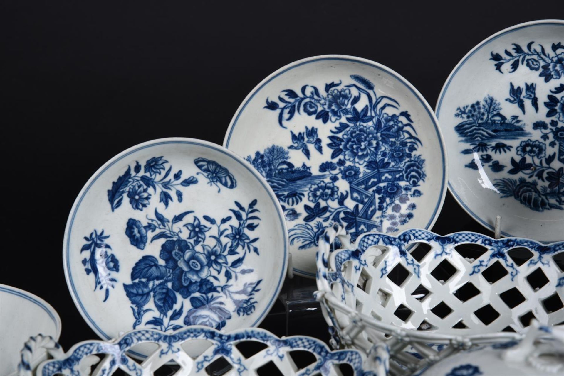 A SELECTION OF MOSTLY WORCESTER BLUE AND WHITE PRINTED PORCELAIN - Image 2 of 10