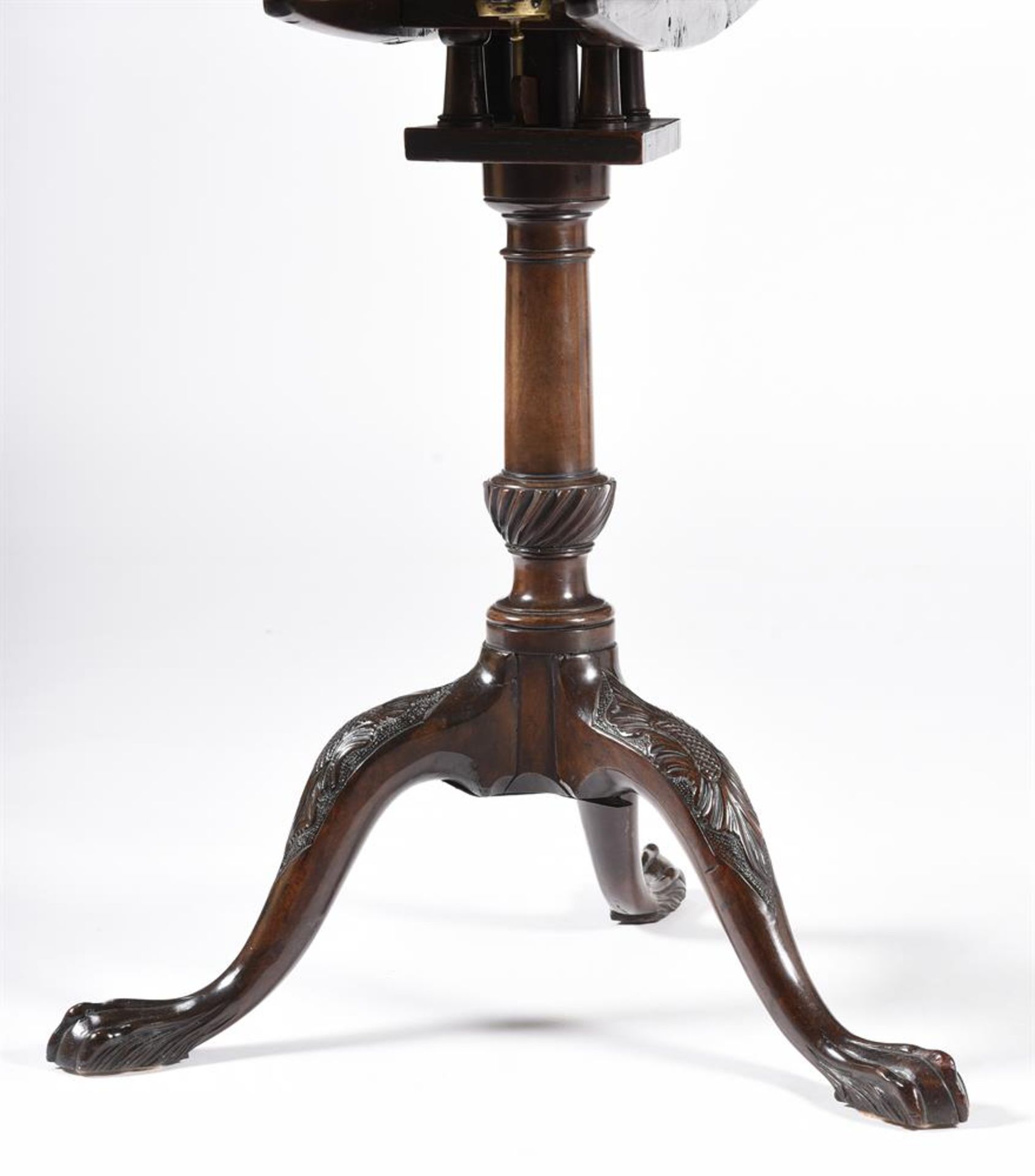 A MAHOGANY SUPPER TABLE IN GEORGE III IRISH STYLE - Image 3 of 3