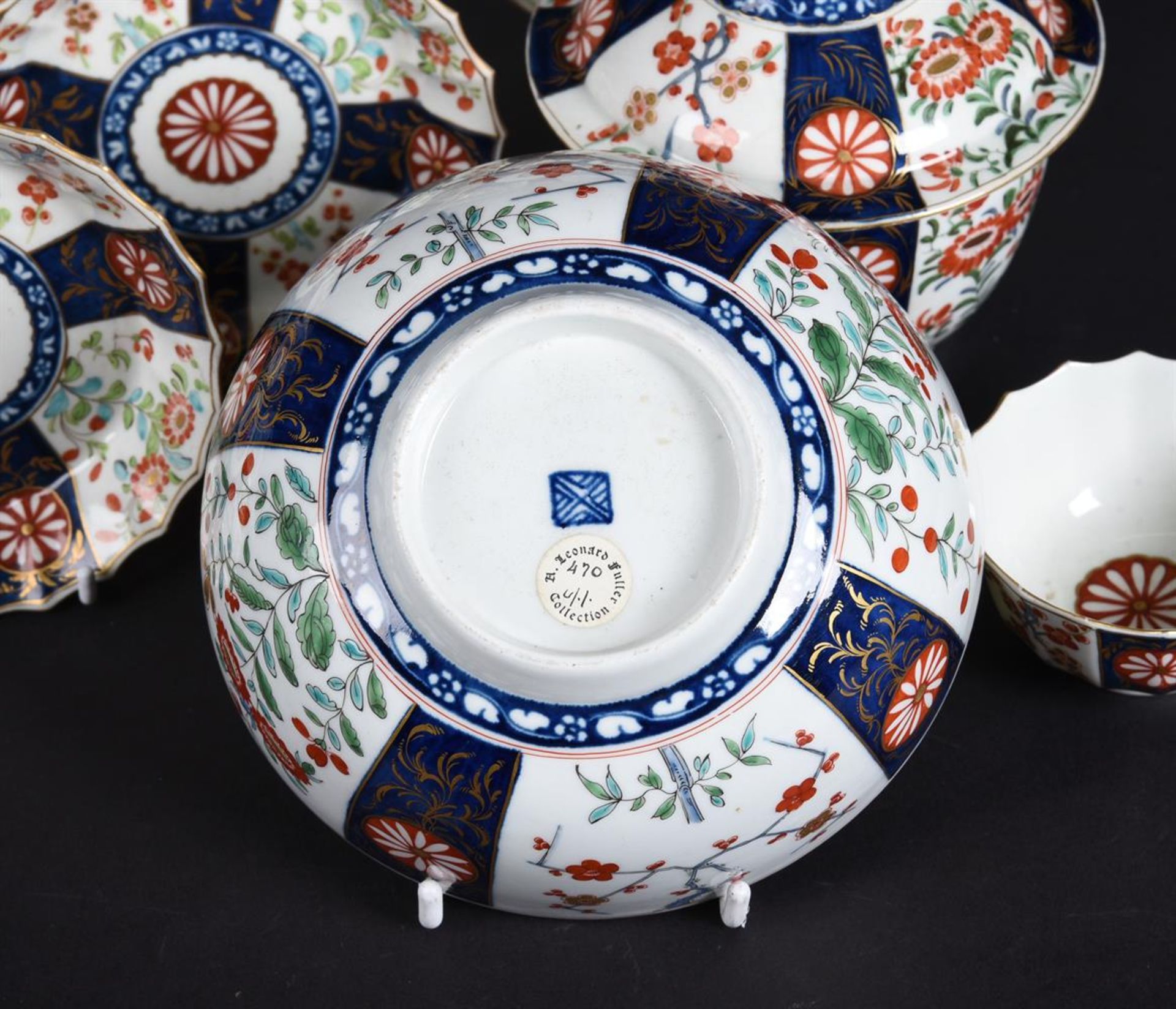 A GROUP OF WORCESTER IMARI STYLE PORCELAIN - Image 2 of 2