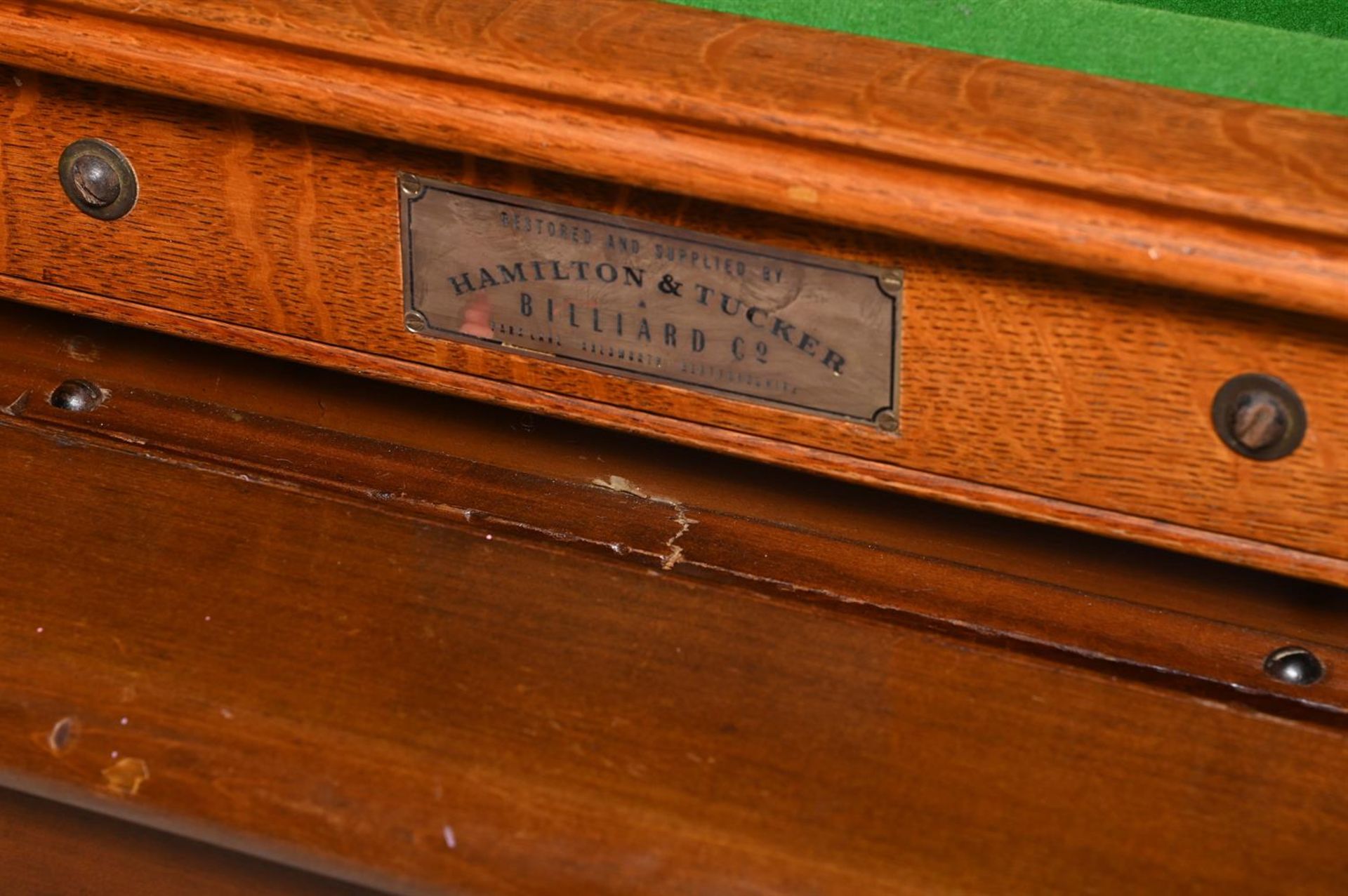 A VICTORIAN OAK AND MAHOGANY METAMORPHIC SNOOKER/DINING TABLE - Image 4 of 5