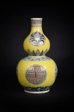 A CHINESE FAMILLE JEUNE DOUBLE GOURD VASE