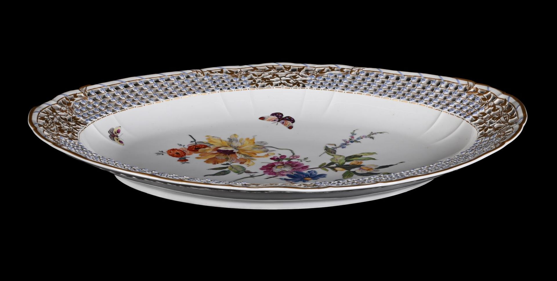 A BERLIN (K.P.M.) PIERCED OVAL SERVING DISH - Image 4 of 5