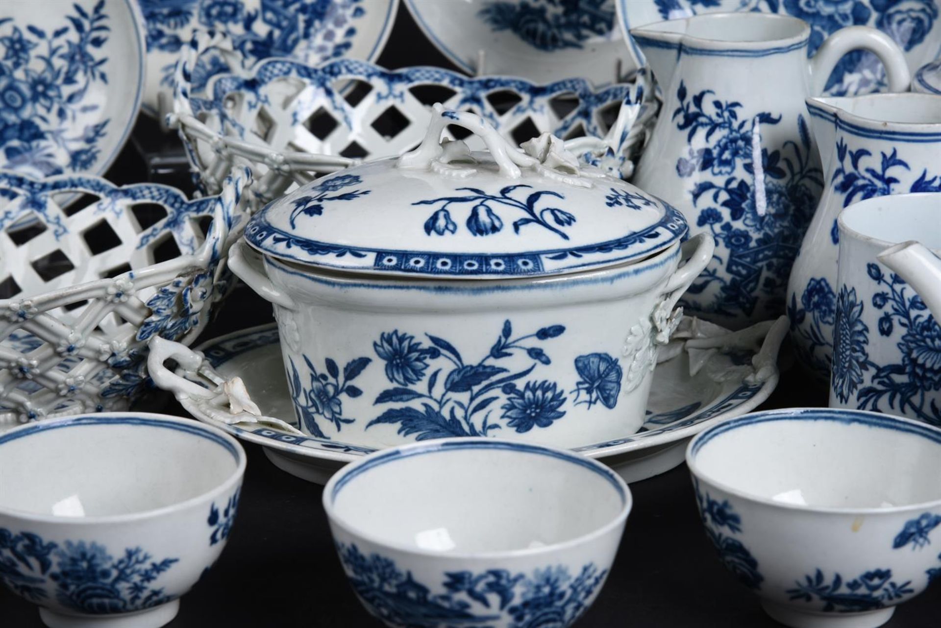 A SELECTION OF MOSTLY WORCESTER BLUE AND WHITE PRINTED PORCELAIN - Image 3 of 10