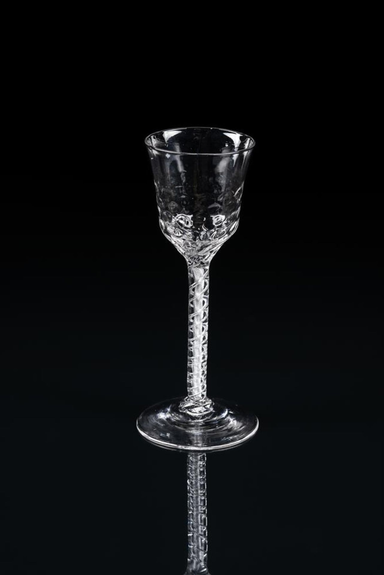 AN AIRTWIST WINE GLASS