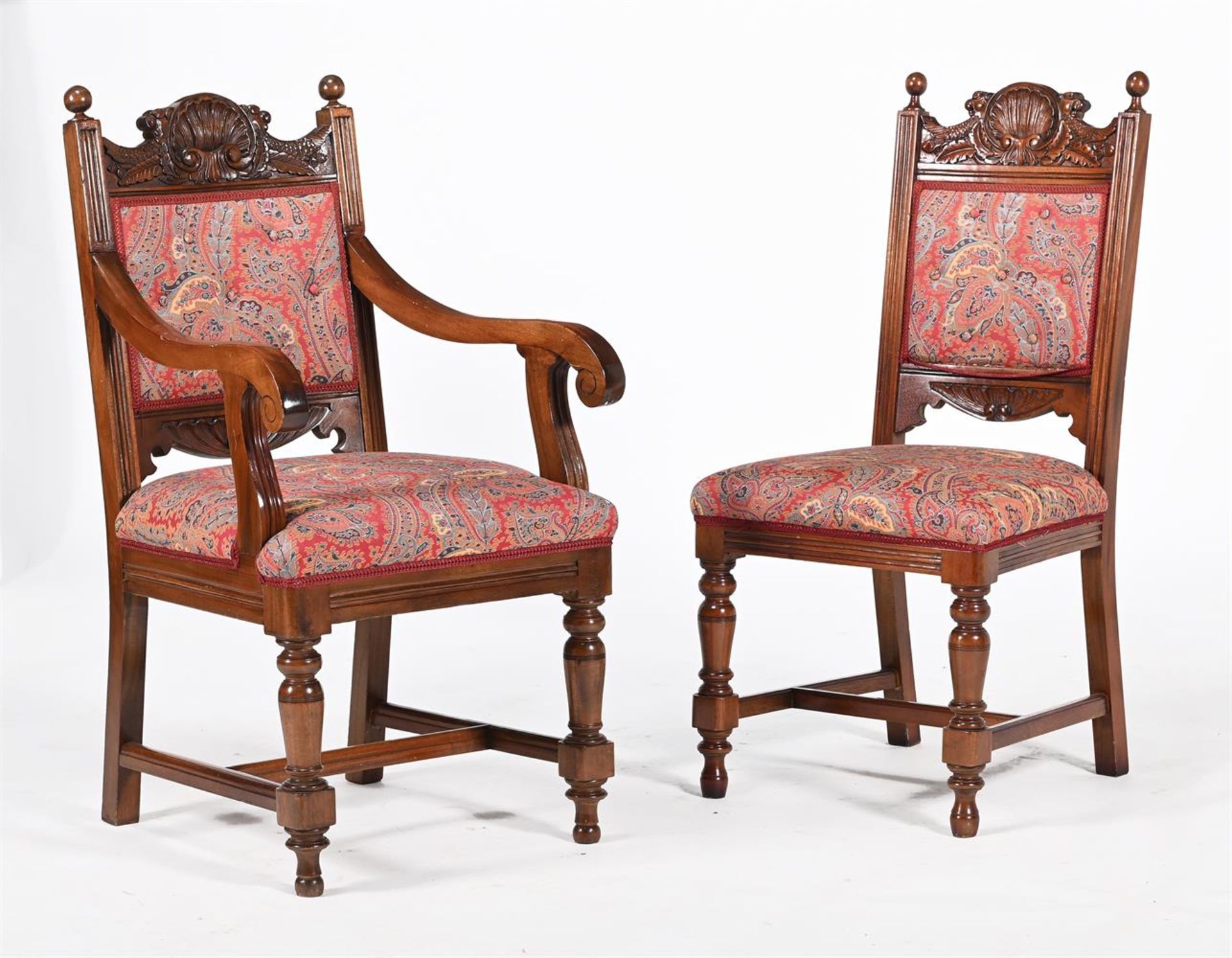 A SET OF TEN EDWARDIAN CARVED WALNUT DINING CHAIRS - Bild 4 aus 5