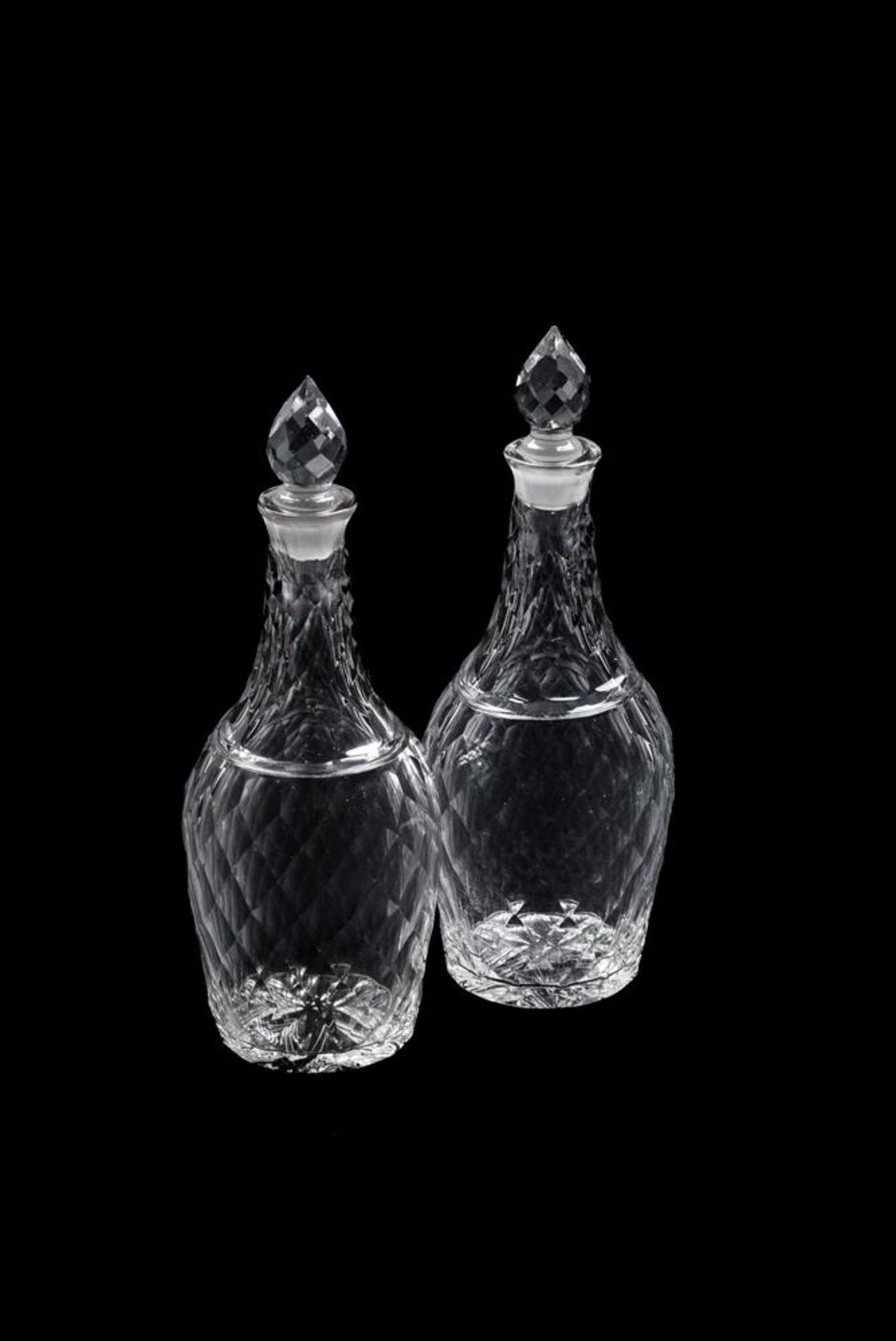 A PAIR OF CUT GLASS DECANTERS AND STOPPERS - Image 2 of 5