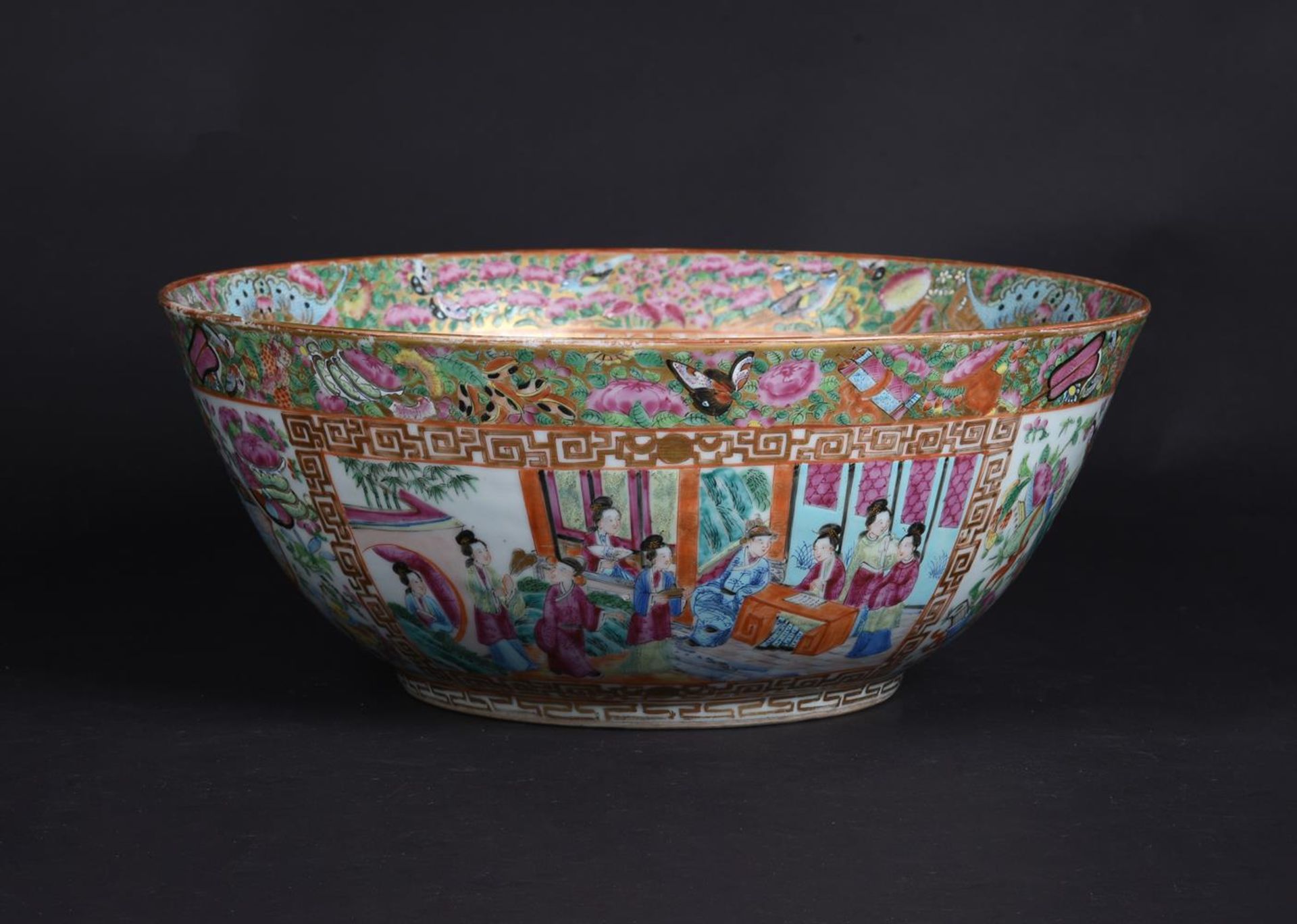 A CHINESE FAMILLE ROSE PUNCH BOWL - Image 3 of 4
