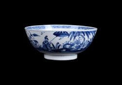 AN ENGLISH PORCELAIN CHINOISERIE BLUE AND WHITE SLOP BOWL