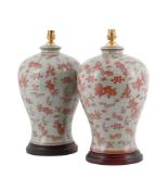 A PAIR OF MODERN PORCELAIN LAMPS IN CHINESE STYLE