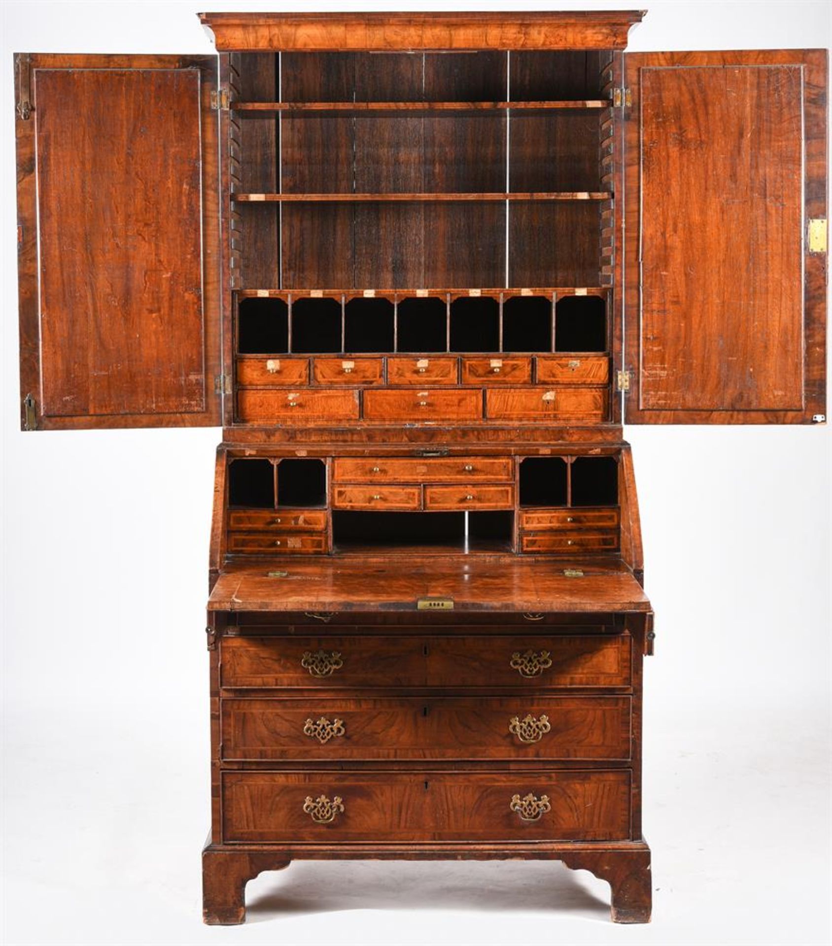 A GEORGE II FIGURED WALNUT AND FEATHERBANDED BUREAU BOOKCASE - Bild 2 aus 2