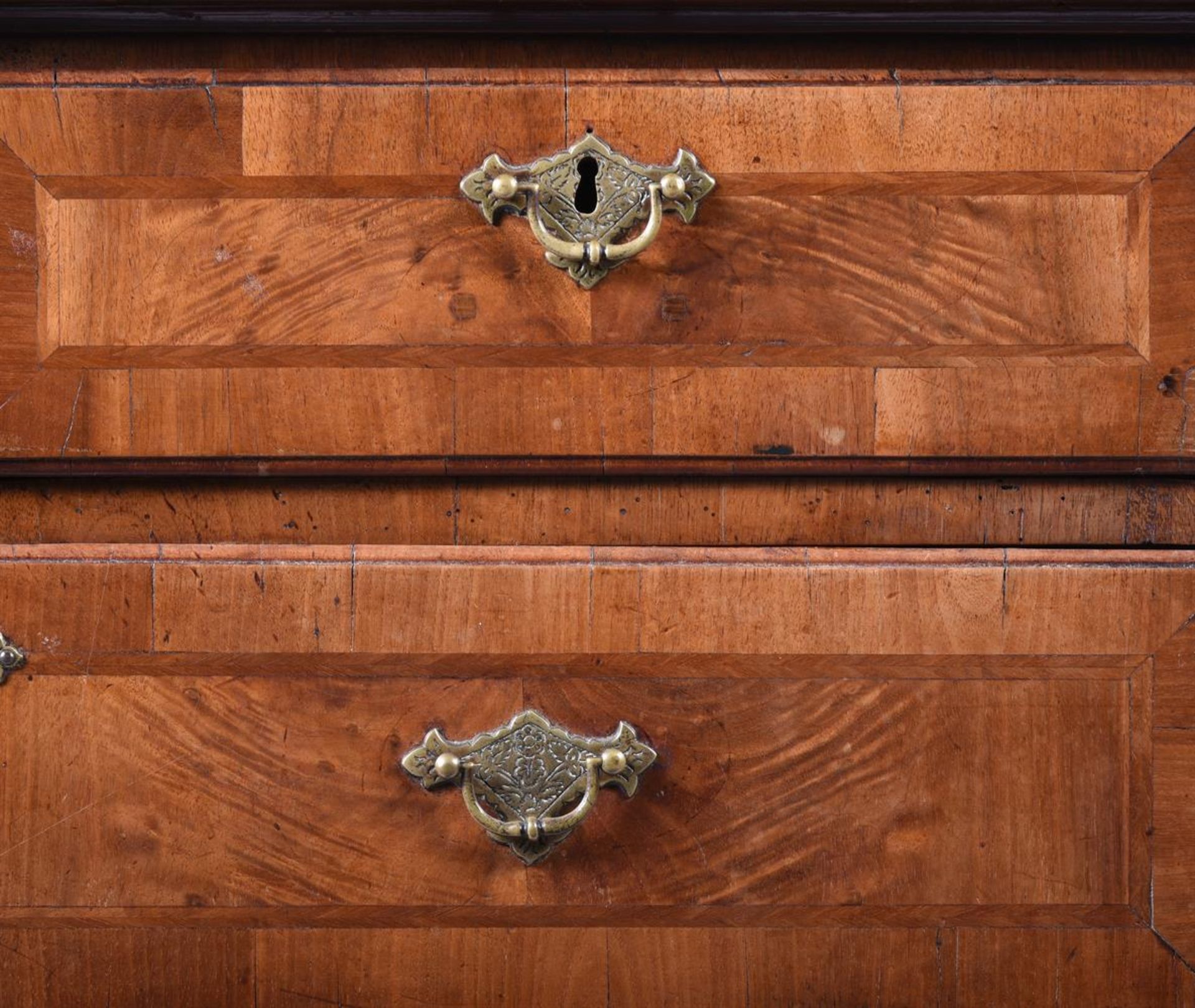A WALNUT AND CROSSBANDED CHEST OF DRAWERS - Image 3 of 3