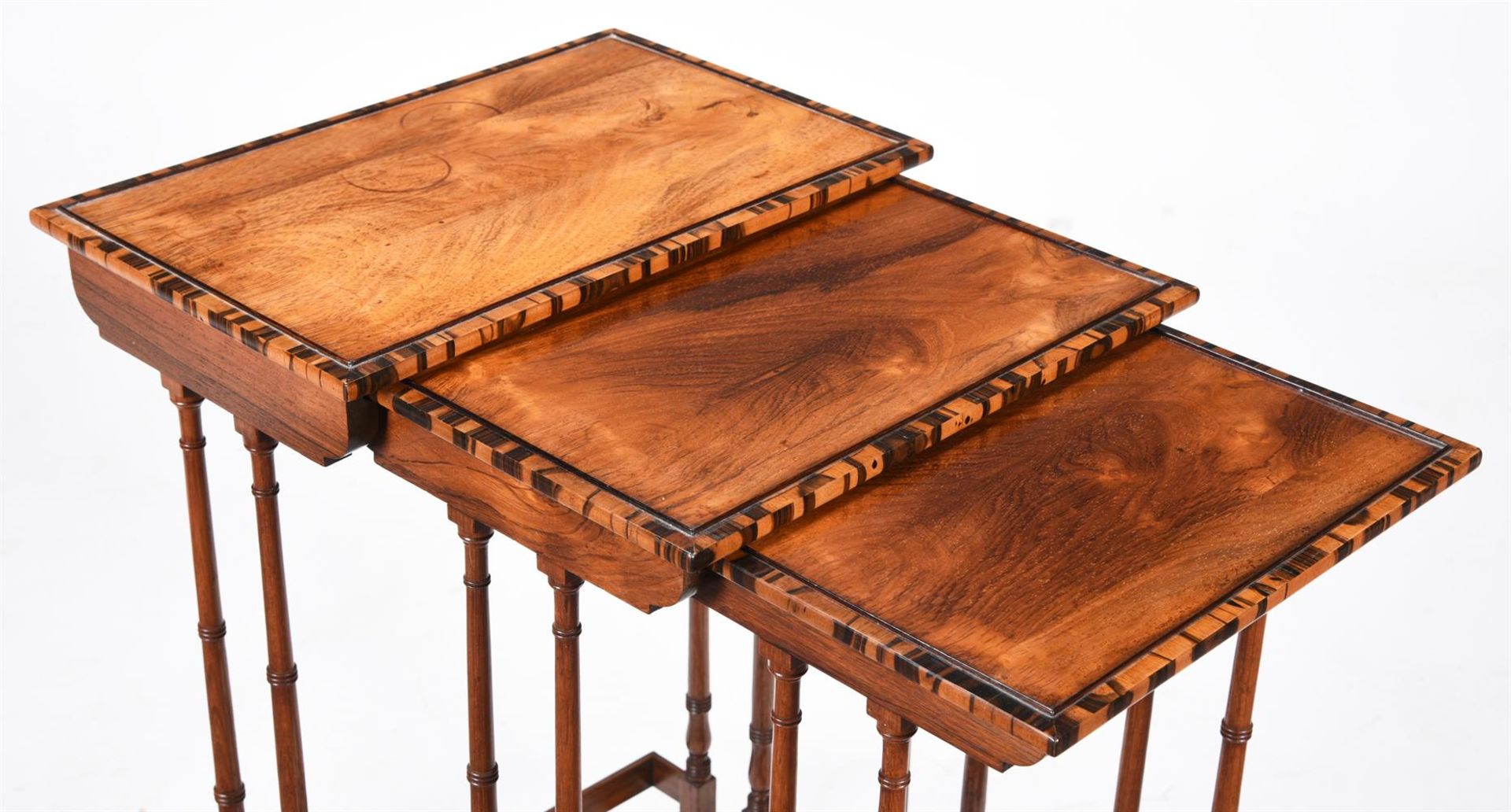 Y A MAHOGANY, ROSEWOOD, AND CALAMANDER BANDED NEST OF THREE TABLES - Bild 2 aus 2