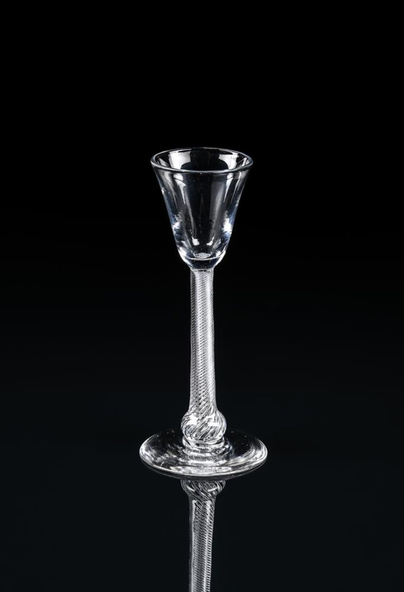 AN AIRTWIST WINE GLASS