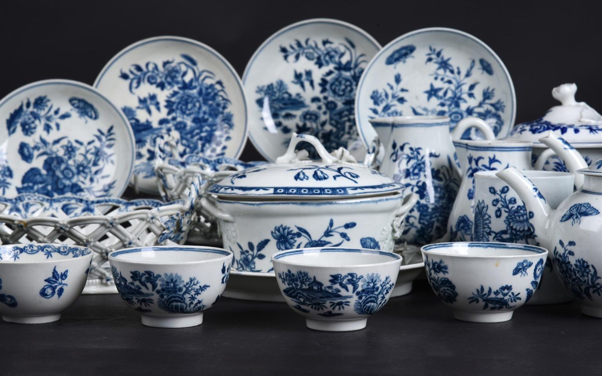 A SELECTION OF MOSTLY WORCESTER BLUE AND WHITE PRINTED PORCELAIN - Image 4 of 10
