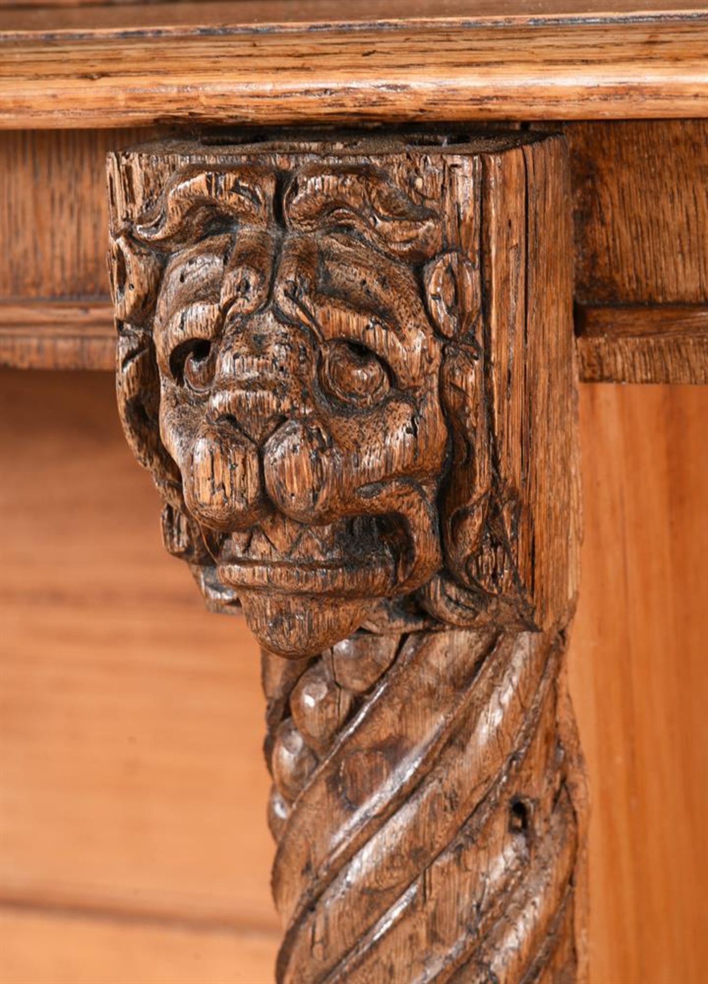 A VICTORIAN CARVED OAK LIBRARY BOOKCASE - Image 4 of 5