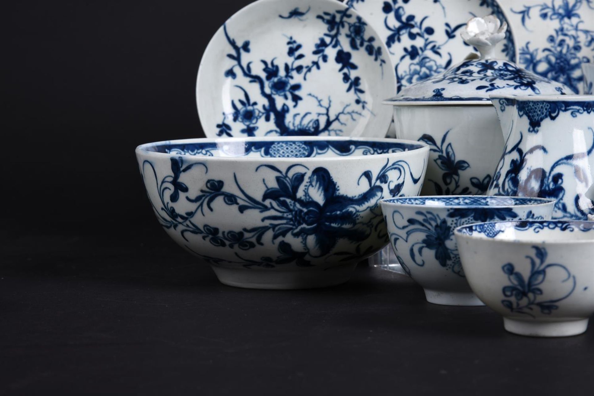 A SELECTION OF MOSTLY WORCESTER BLUE AND WHITE PAINTED PORCELAIN - Image 2 of 7