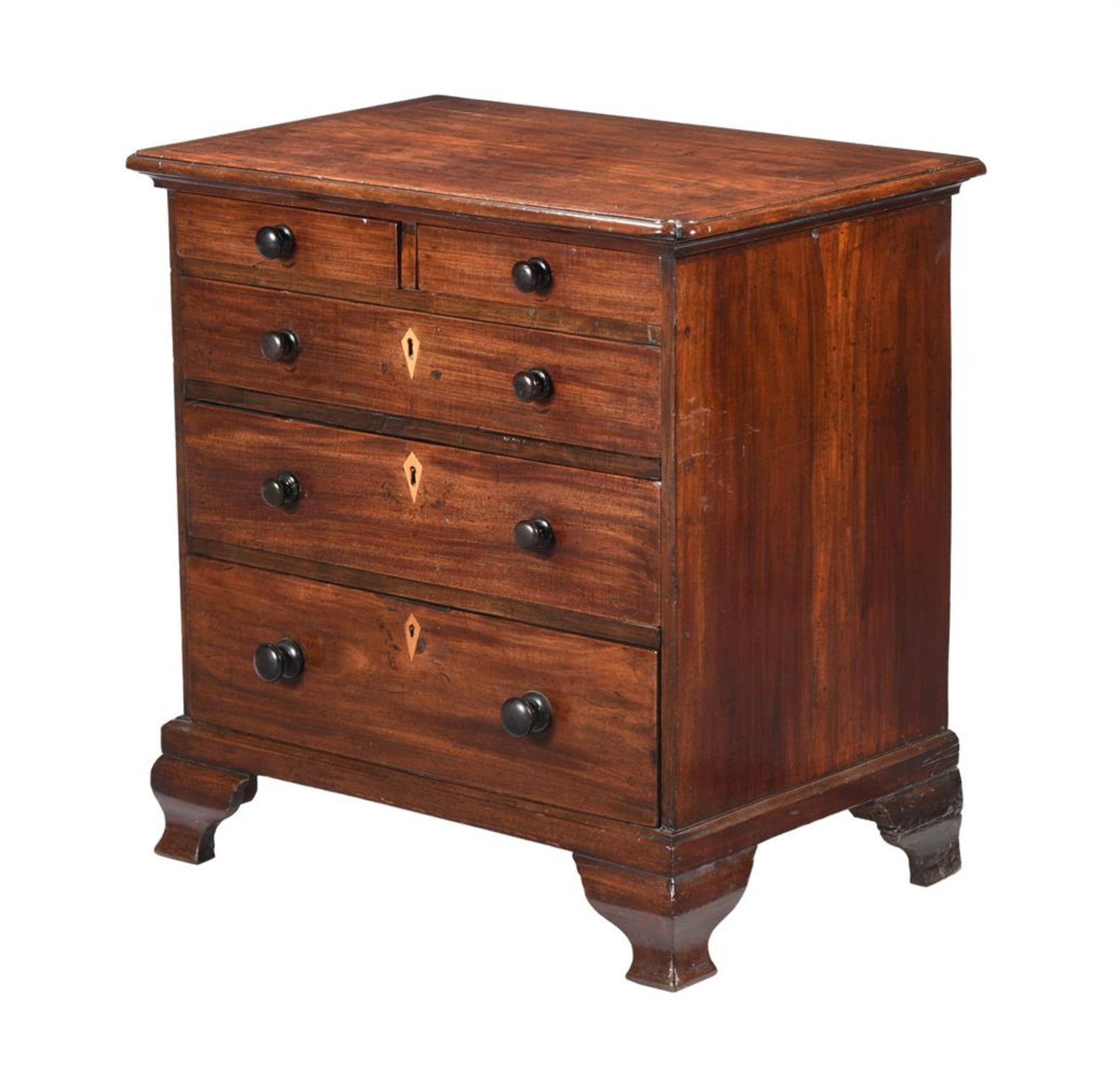 A MAHOGANY CHEST OF DRAWERS