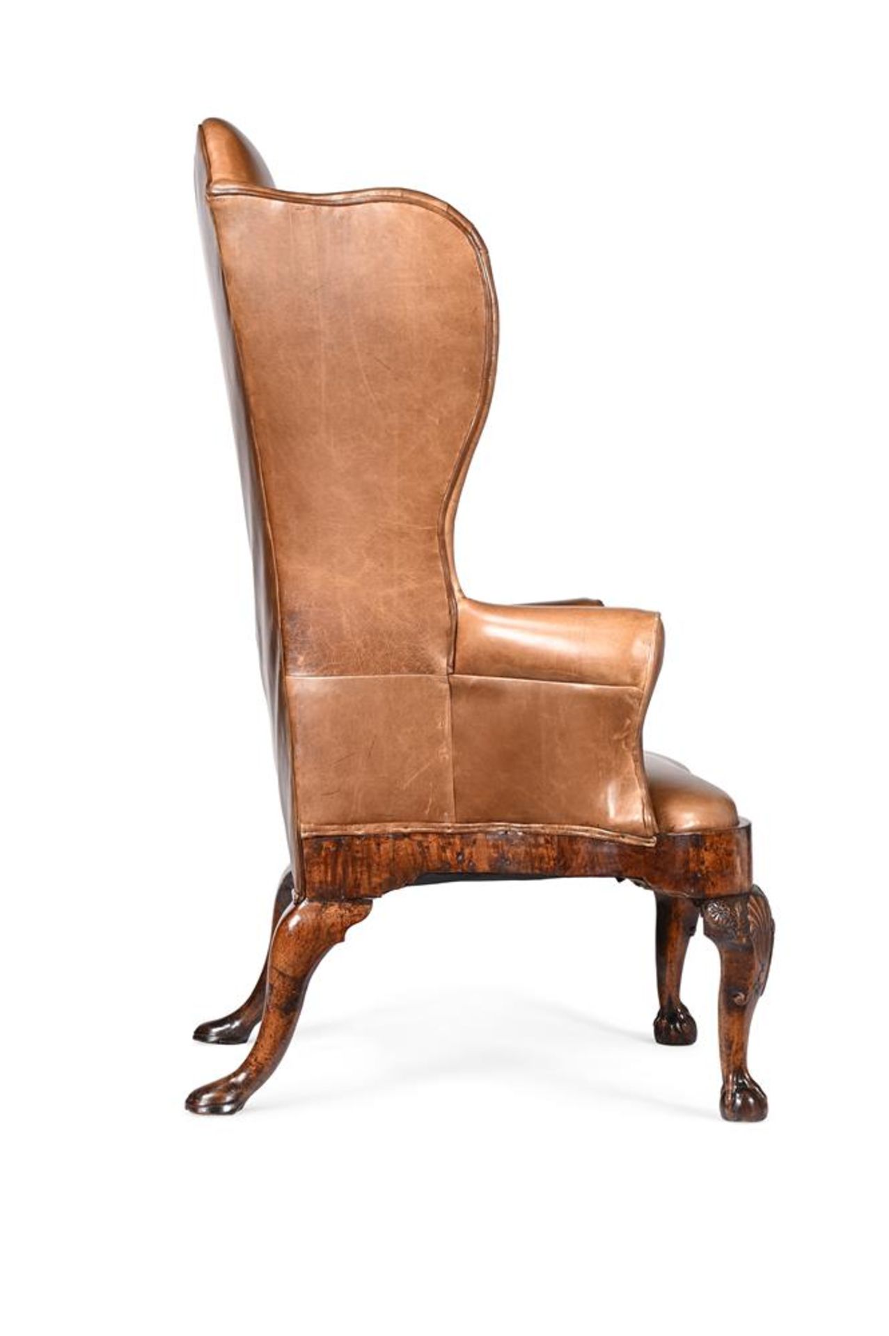 A GEORGE I WALNUT WING ARMCHAIR, CIRCA 1725 - Bild 3 aus 10