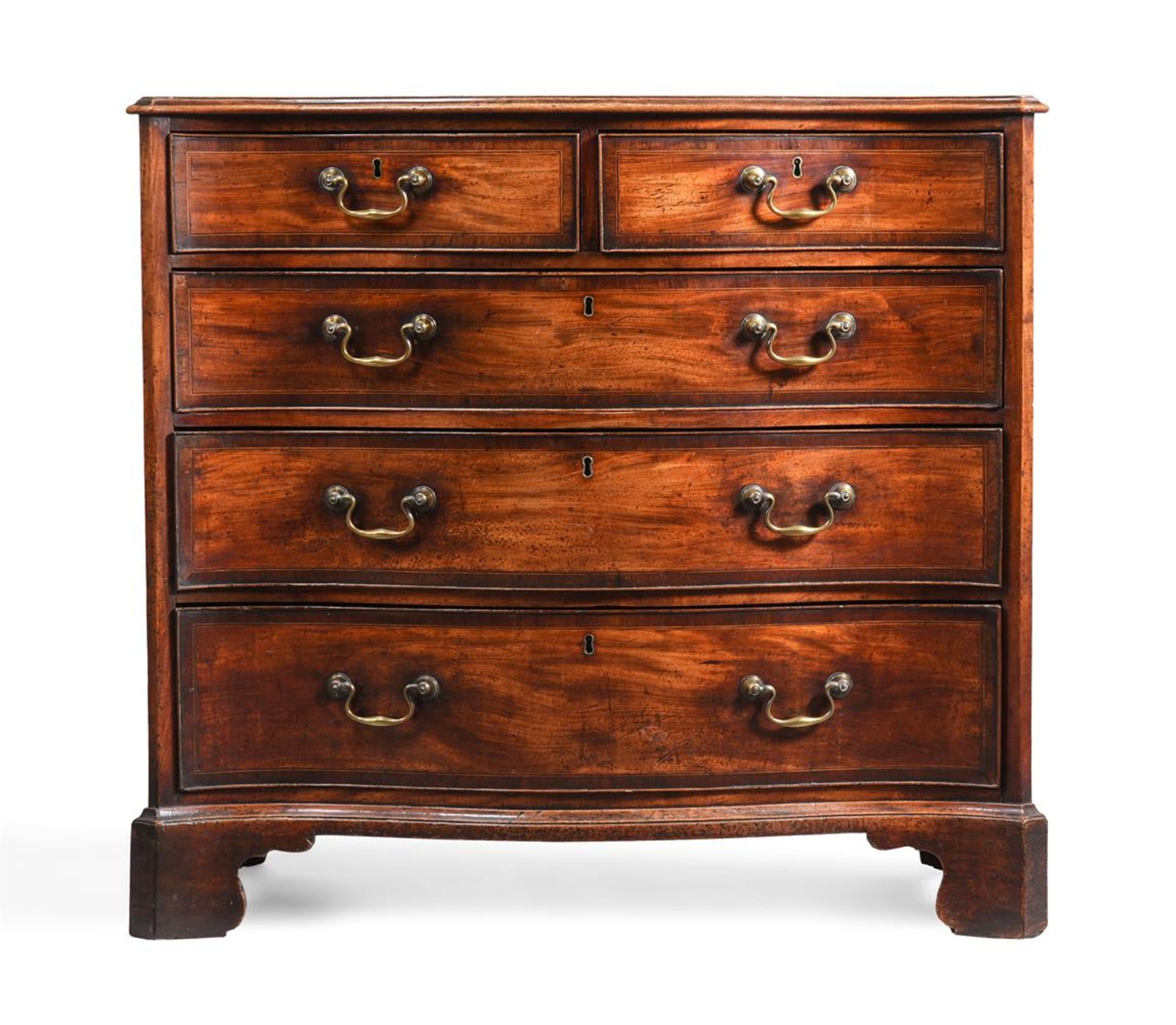 Y A GEORGE III MAHOGANY AND ROSEWOOD CROSSBANDED SERPENTINE FRONTED CHEST OF DRAWERS, CIRCA 1770