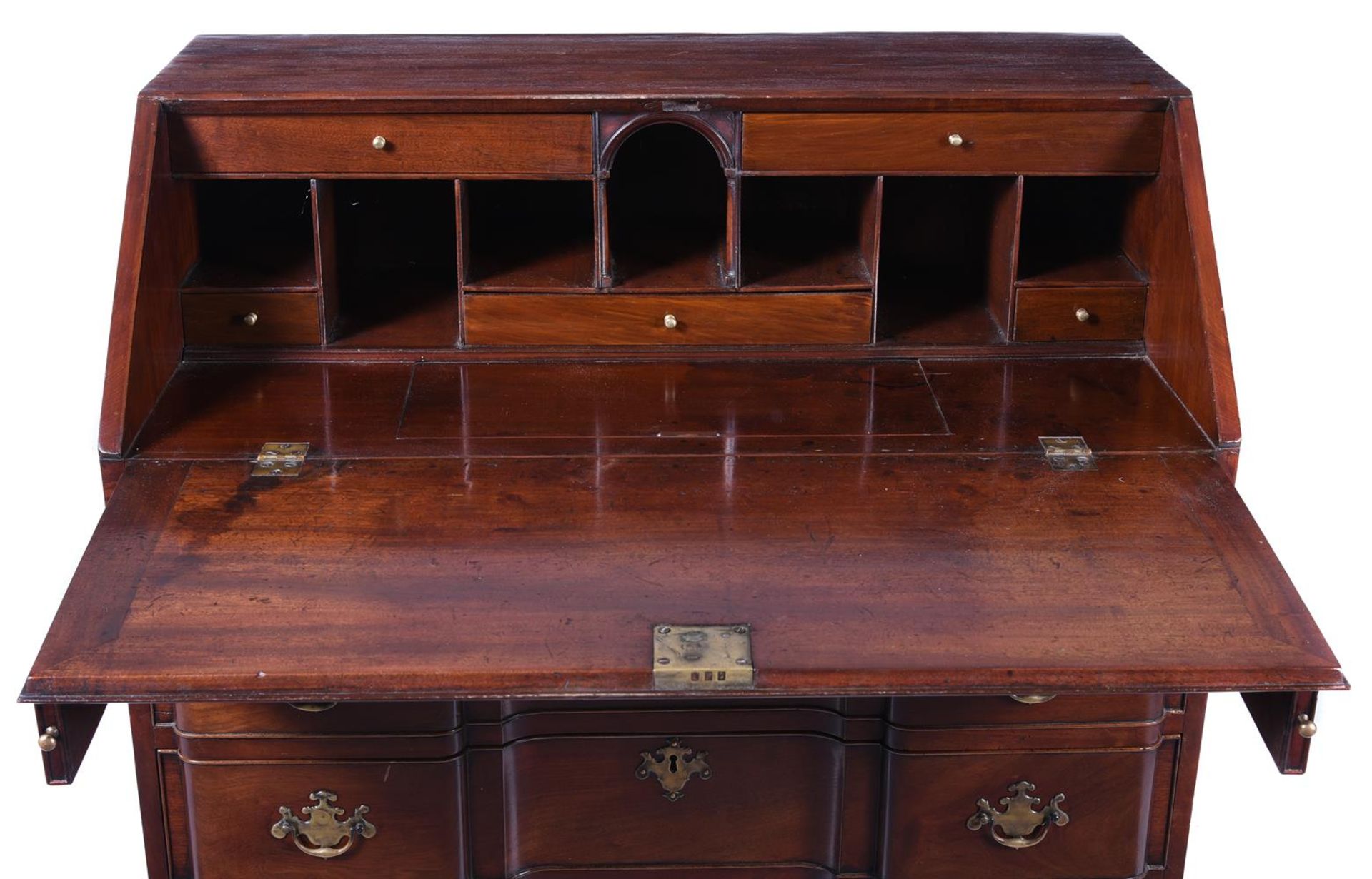 AN AMERICAN RED WALNUT BUREAUIN 18TH CENTURY STYLE - Image 2 of 4