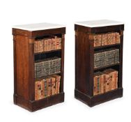 Y A PAIR OF REGENCY ROSEWOOD, BRASS MOUNTED AND INLAID OPEN BOOKCASES, CIRCA 1815