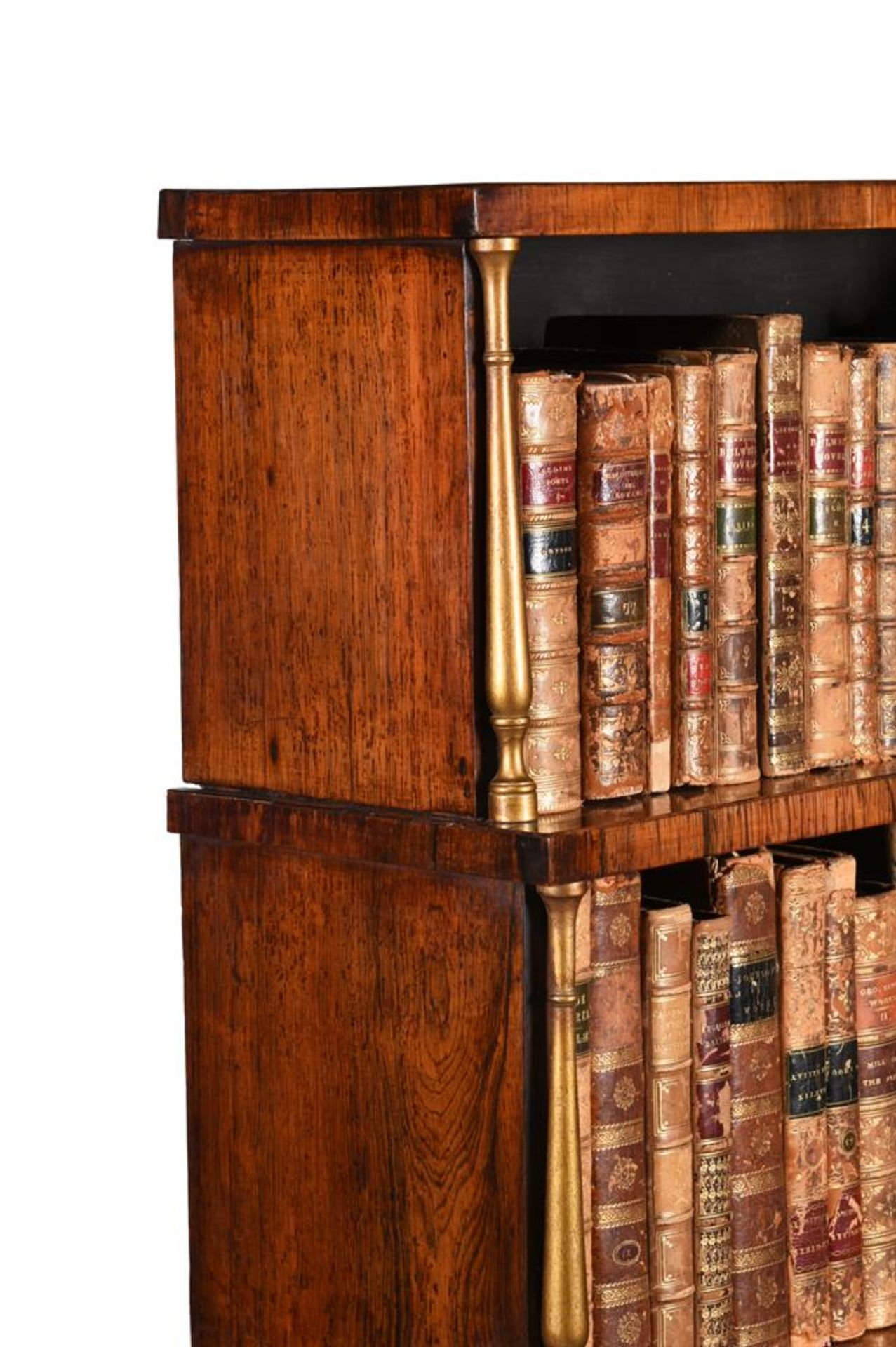 Y A PAIR OF REGENCY ROSEWOOD AND PARCEL GILT 'WATERFALL' OPEN BOOKCASES, CIRCA 1815 - Bild 6 aus 7