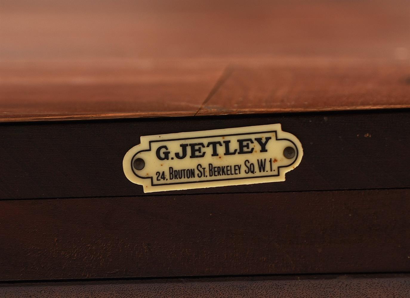 A REGENCY MAHOGANY 'DRUM' LIBRARY TABLE, CIRCA 1815 - Image 5 of 6