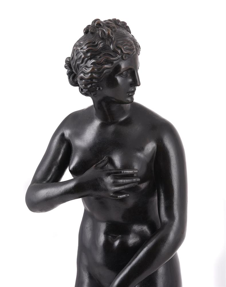 AFTER THE ANTIQUE, A LARGE BRONZE FIGURE OF THE VENUS DE' MEDICI, ITALIAN OR FRENCH, 19TH CENTURY - Image 3 of 4