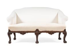 A MAHOGANY SOFA, IN GEORGE II STYLE, LATE 19TH OR EARLY 20TH CENTURY