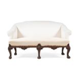 A MAHOGANY SOFA, IN GEORGE II STYLE, LATE 19TH OR EARLY 20TH CENTURY