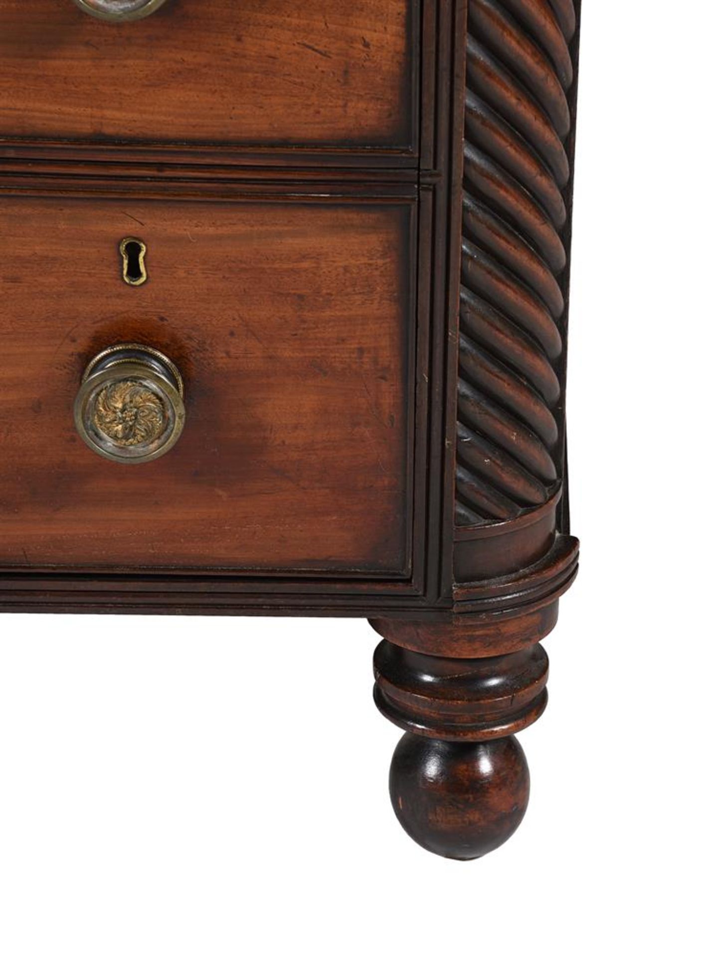 AN UNUSUAL REGENCY MAHOGANY CHEST OF DRAWERS, PROBABLY SCOTTISH, CIRCA 1820 - Bild 4 aus 6