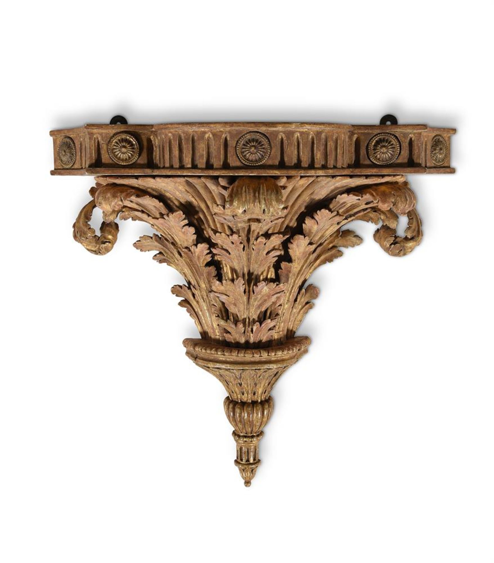 A CARVED GILTWOOD WALL BRACKET, LATE 18TH OR EARLY 19TH CENTURY
