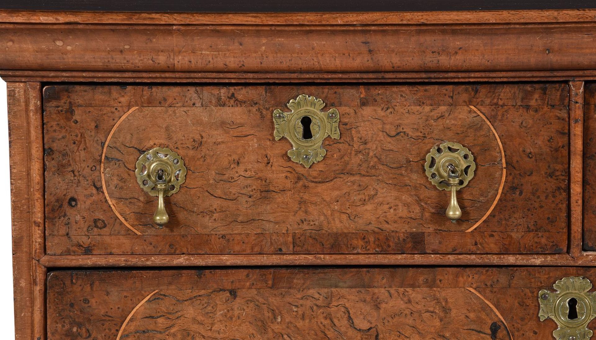 A WALNUT, BURR WALNUT AND BURR YEW CHEST OF DRAWERS, EARLY 18TH CENTURY AND LATER - Bild 2 aus 4