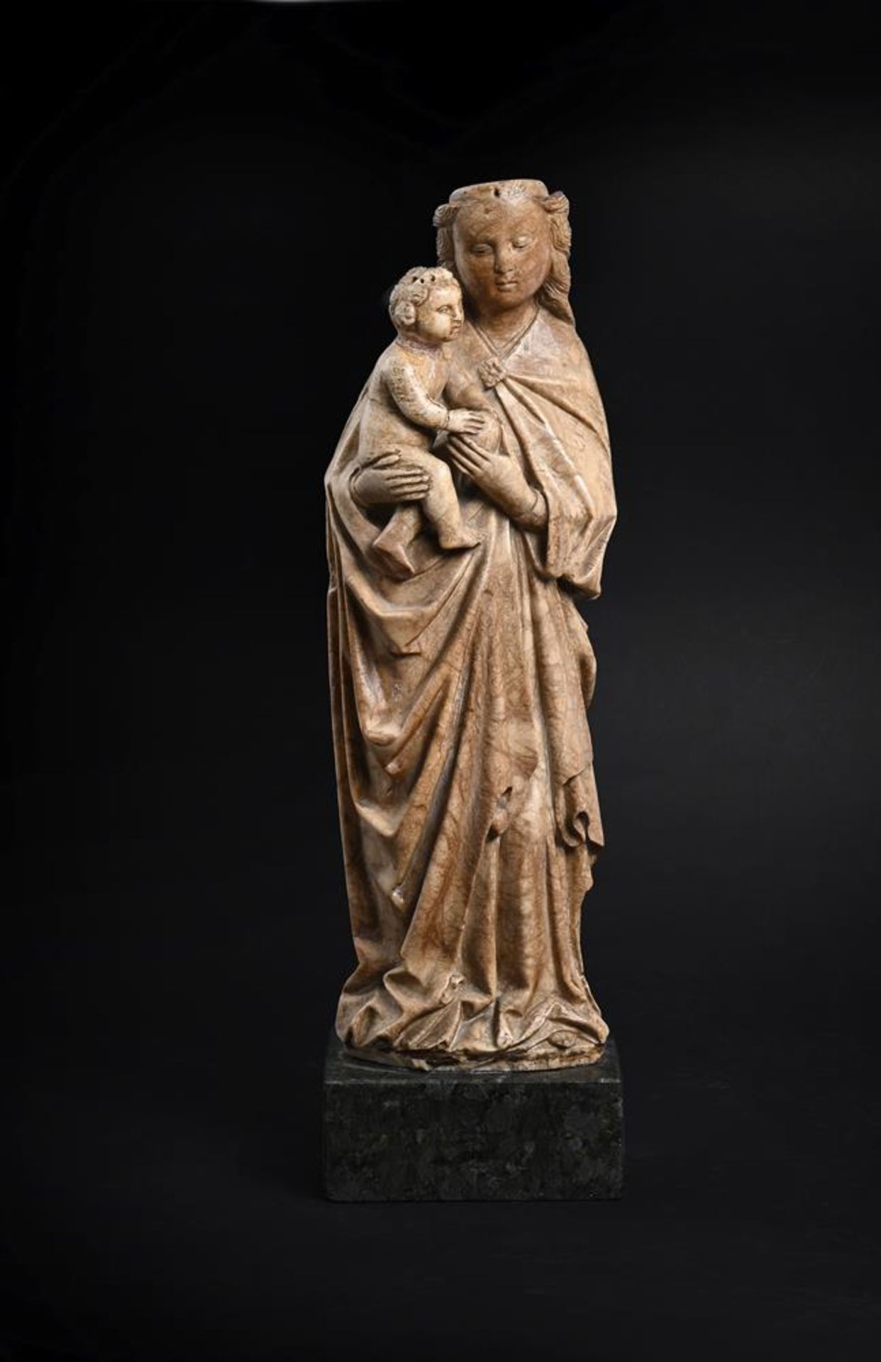 A GOTHIC CARVED ALABASTER FIGURE OF THE VIRGIN AND CHILD, 14TH CENTURY - Image 3 of 9