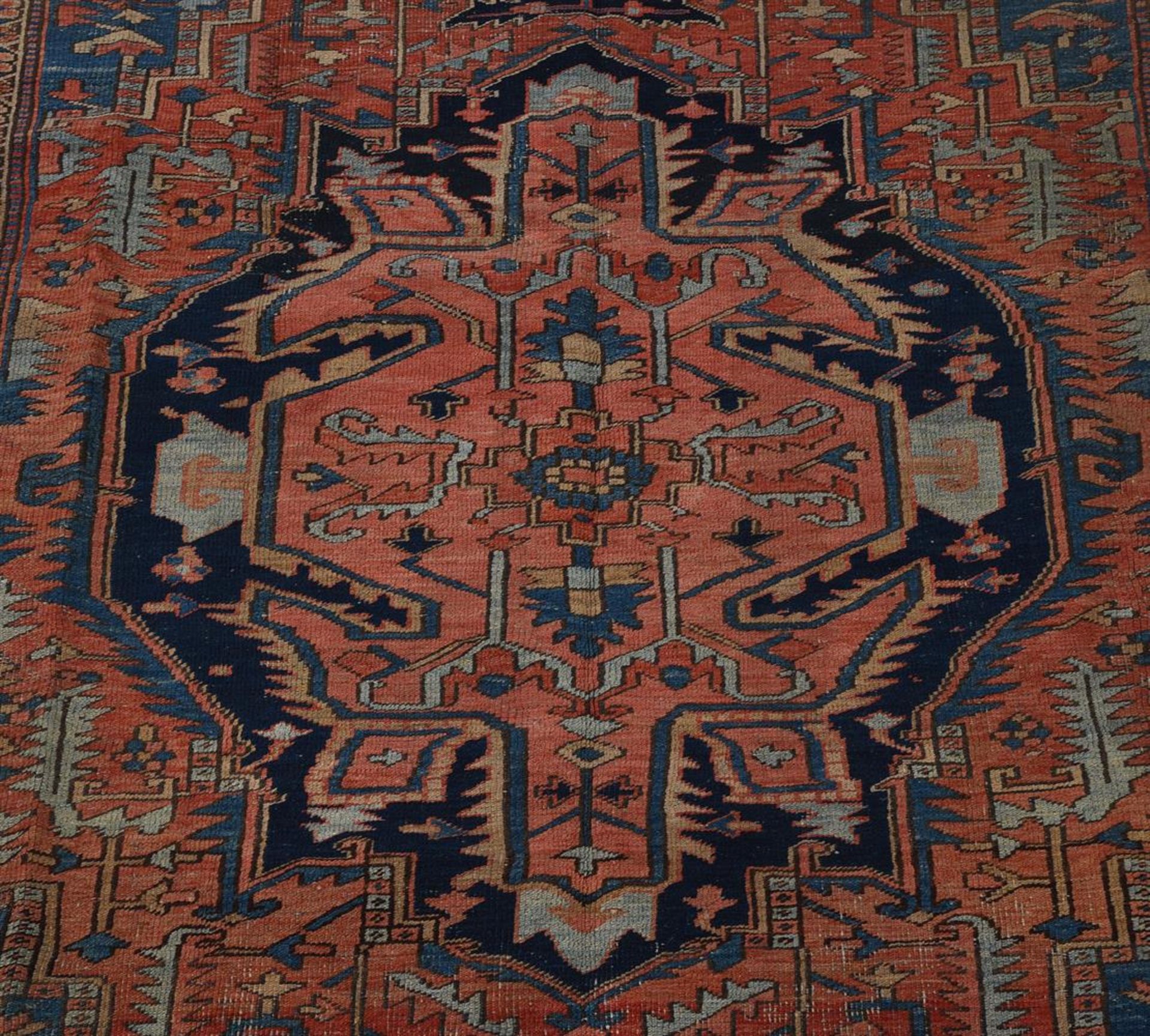 A HERIZ CARPET, approximately 320 x 218cm - Bild 2 aus 3