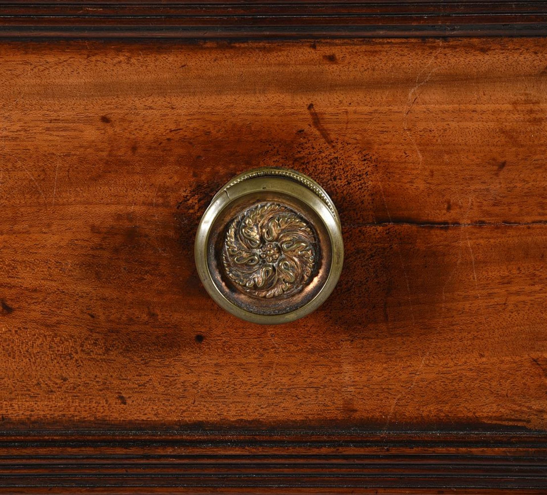 AN UNUSUAL REGENCY MAHOGANY CHEST OF DRAWERS, PROBABLY SCOTTISH, CIRCA 1820 - Bild 2 aus 6