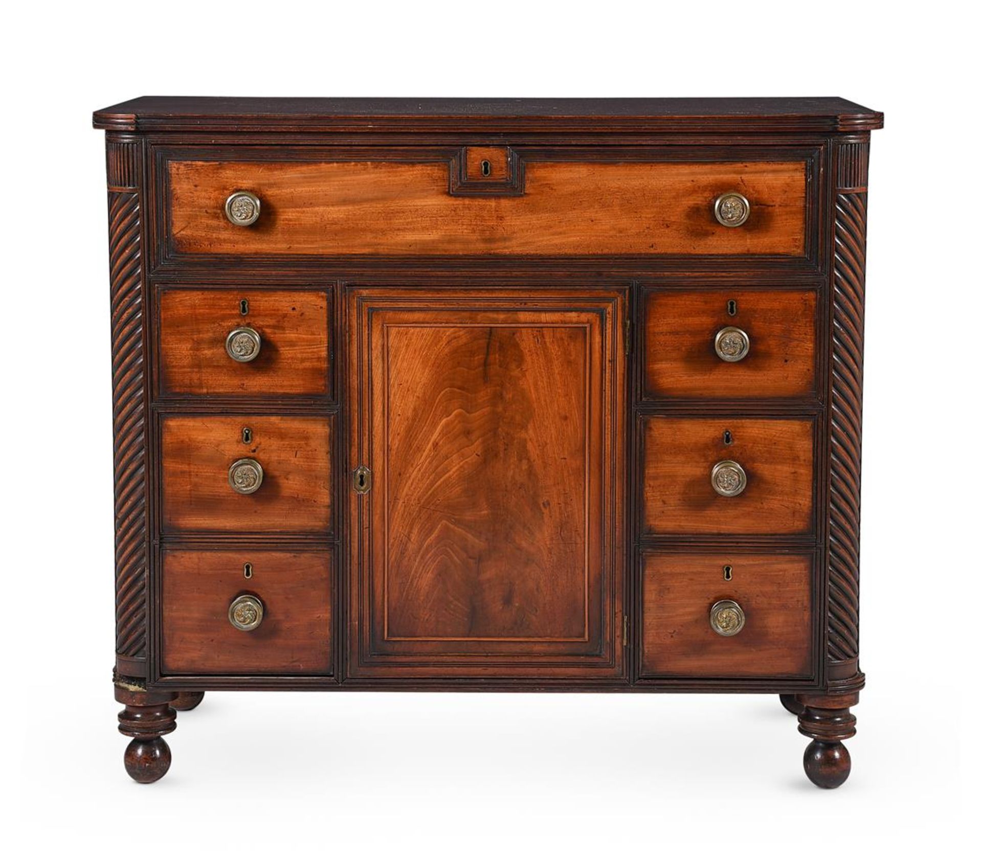 AN UNUSUAL REGENCY MAHOGANY CHEST OF DRAWERS, PROBABLY SCOTTISH, CIRCA 1820