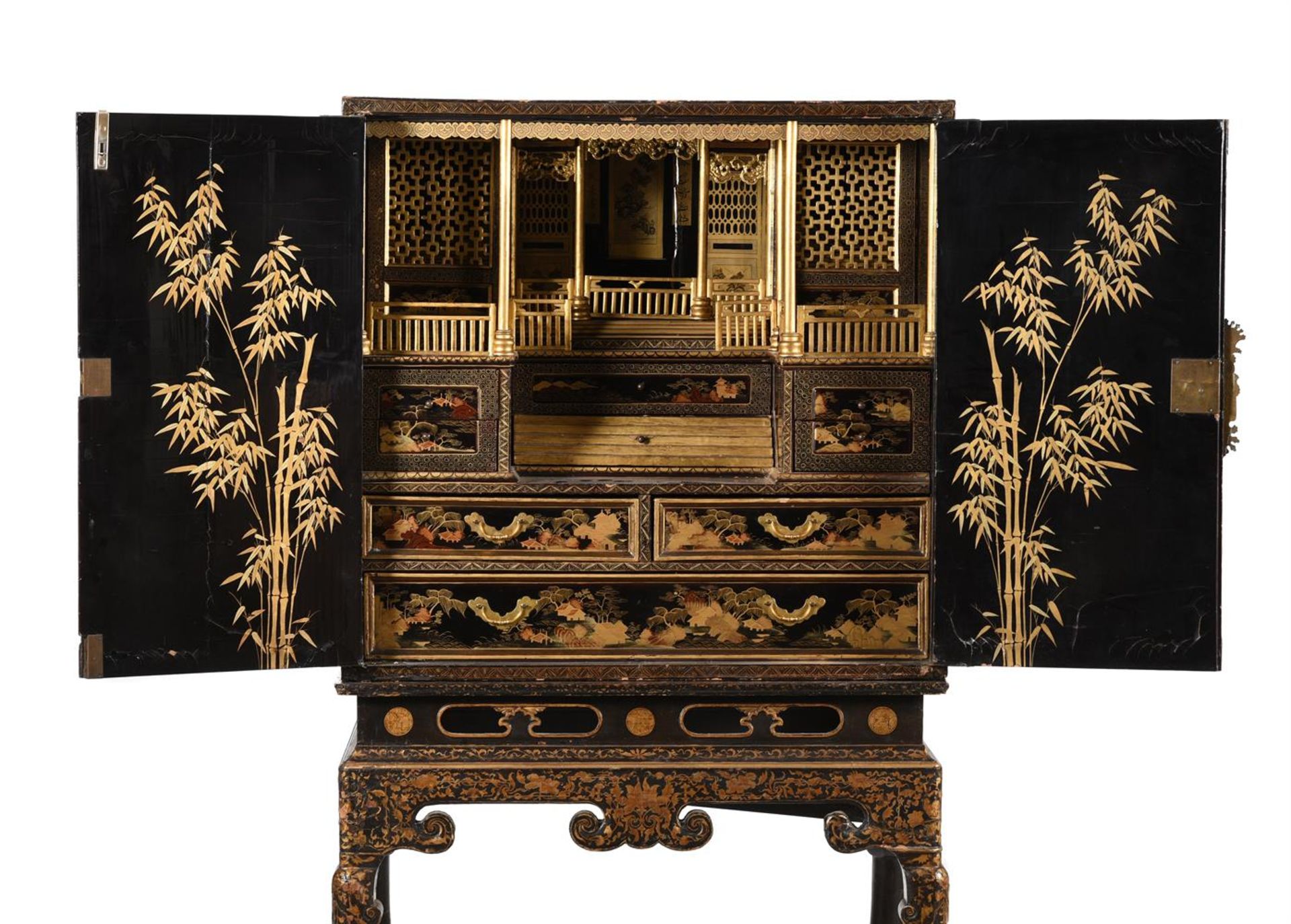 A CHINESE EXPORT LACQUER CABINET ON STAND, LATE 18TH OR EARLY 19TH CENTURY - Bild 3 aus 15