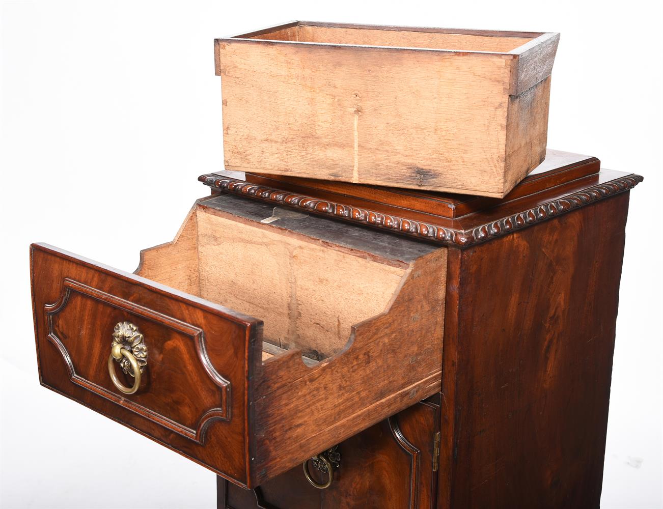 A PAIR OF GEORGE IV MAHOGANY DINING PEDESTALS, CIRCA 1825 - Image 5 of 7