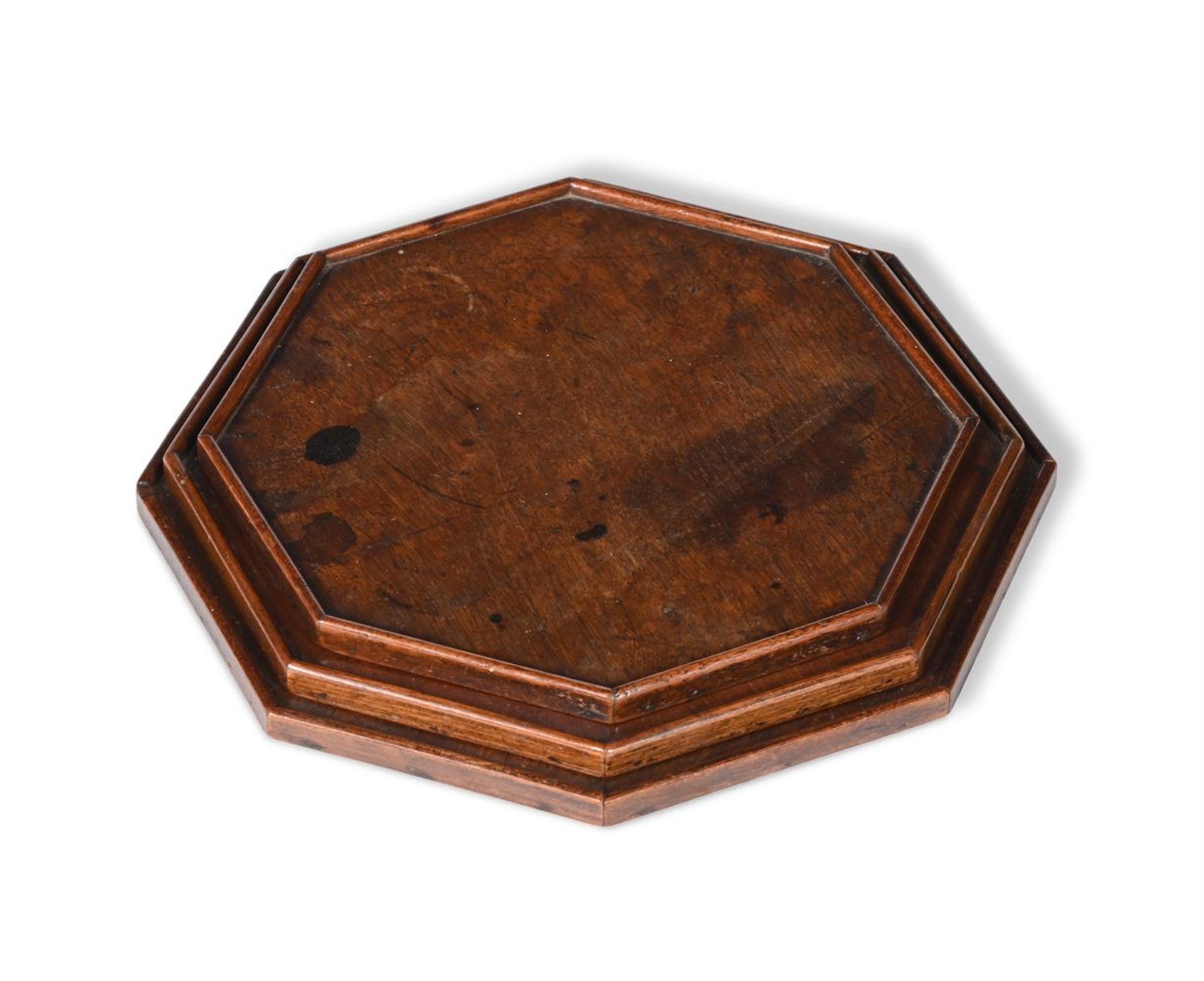 A RARE SET OF THREE GEORGE III MAHOGANY GRADUATED OCTAGONAL TRAYS, 18TH CENTURY - Image 2 of 2