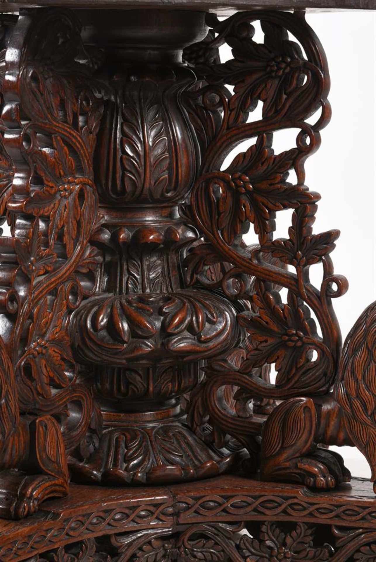 Y AN ANGLO-INDIAN CARVED ROSEWOOD CENTRE TABLE, SECOND QUARTER 19TH CENTURY - Bild 8 aus 9