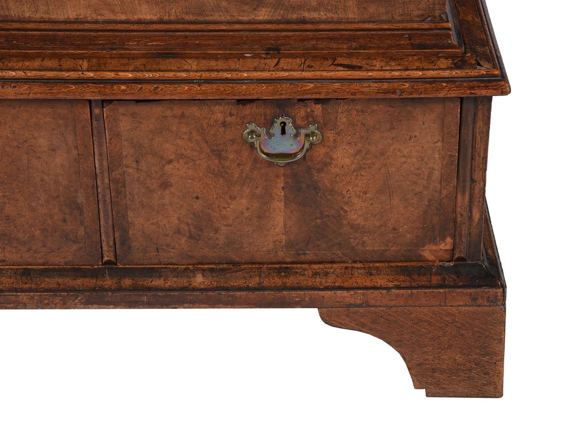 A GEORGE I WALNUT CHEST ON STAND, CIRCA 1720 - Bild 4 aus 5