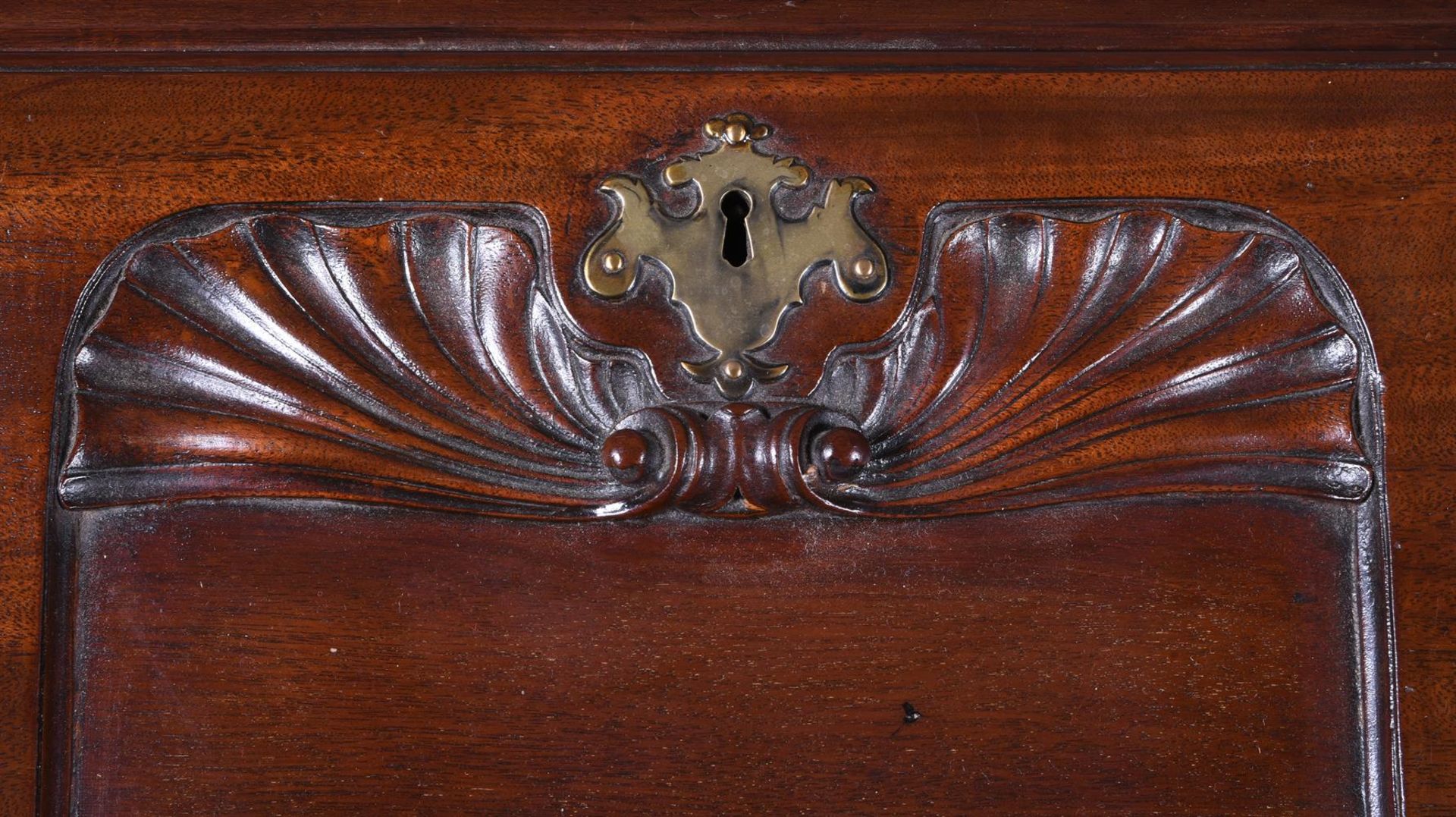 AN AMERICAN RED WALNUT BUREAUIN 18TH CENTURY STYLE - Image 3 of 4