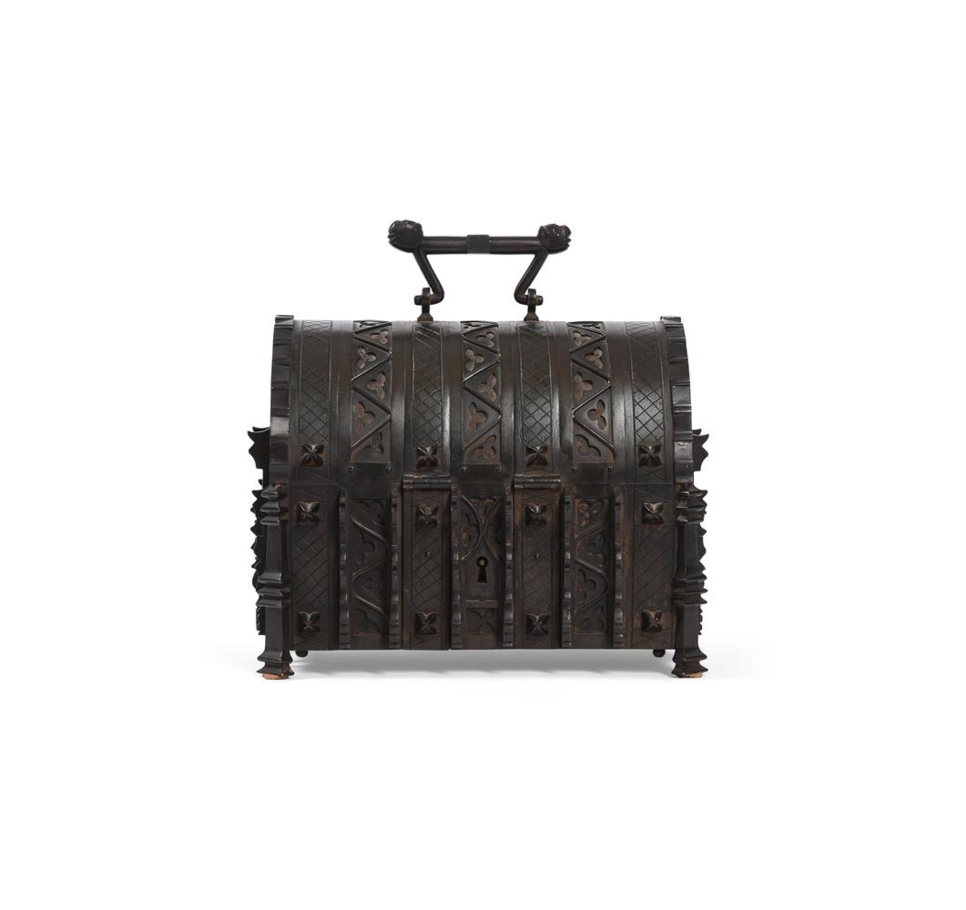 A CONTINENTAL GOTHIC IRON DOMED CASKET, IN THE 16TH CENTURY MANNER, 19TH CENTURY - Bild 2 aus 3