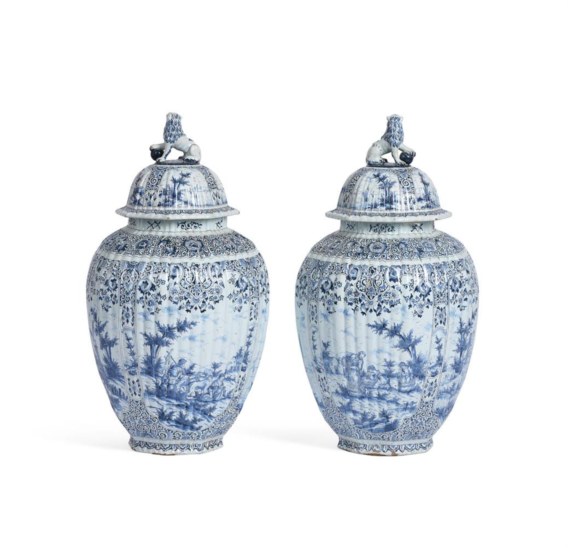 A LARGE PAIR OF DELFT JARS AND COVERS, 19TH CENTURY - Image 2 of 6