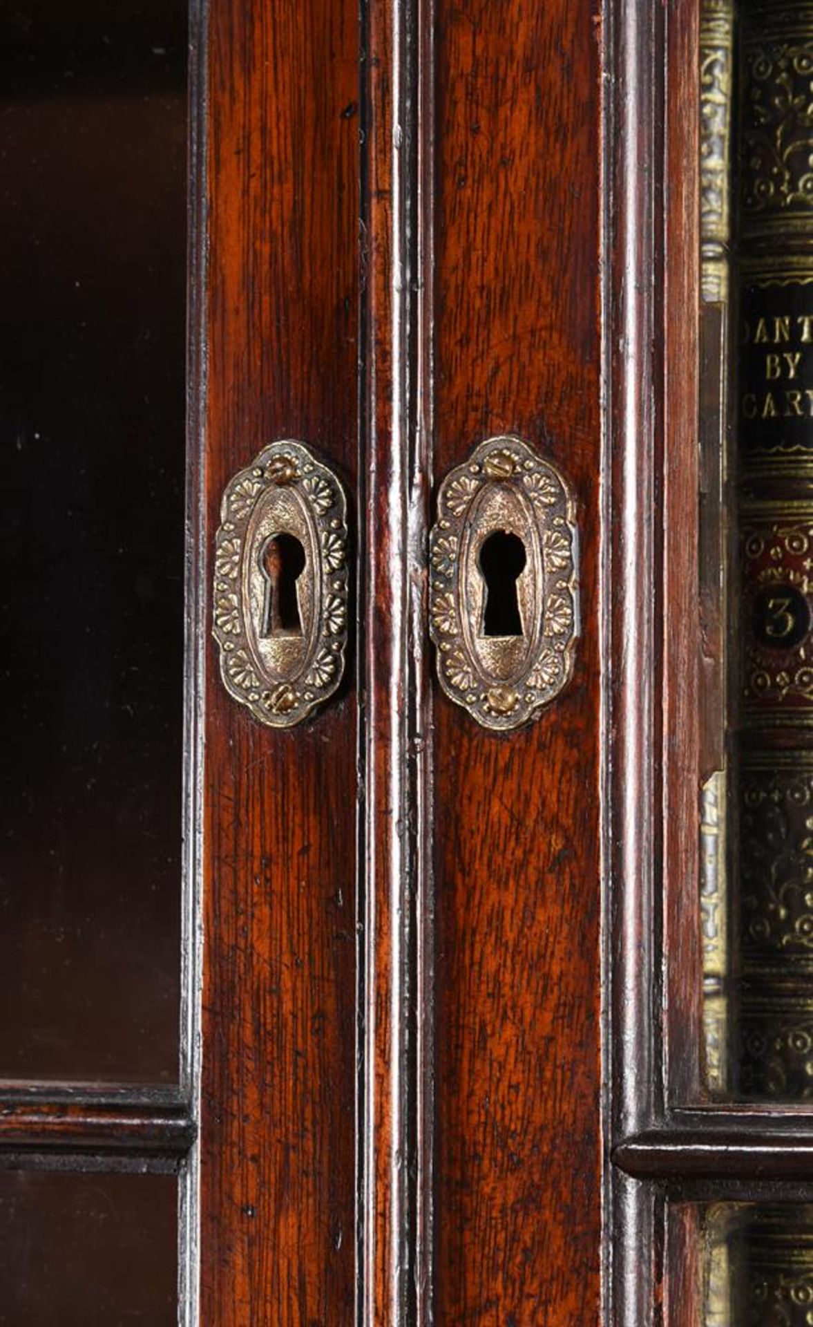 A GEORGE II MAHOGANY BUREAU BOOKCASE, BY JOHN FRANKLIN, CIRCA 1750 - Bild 4 aus 7