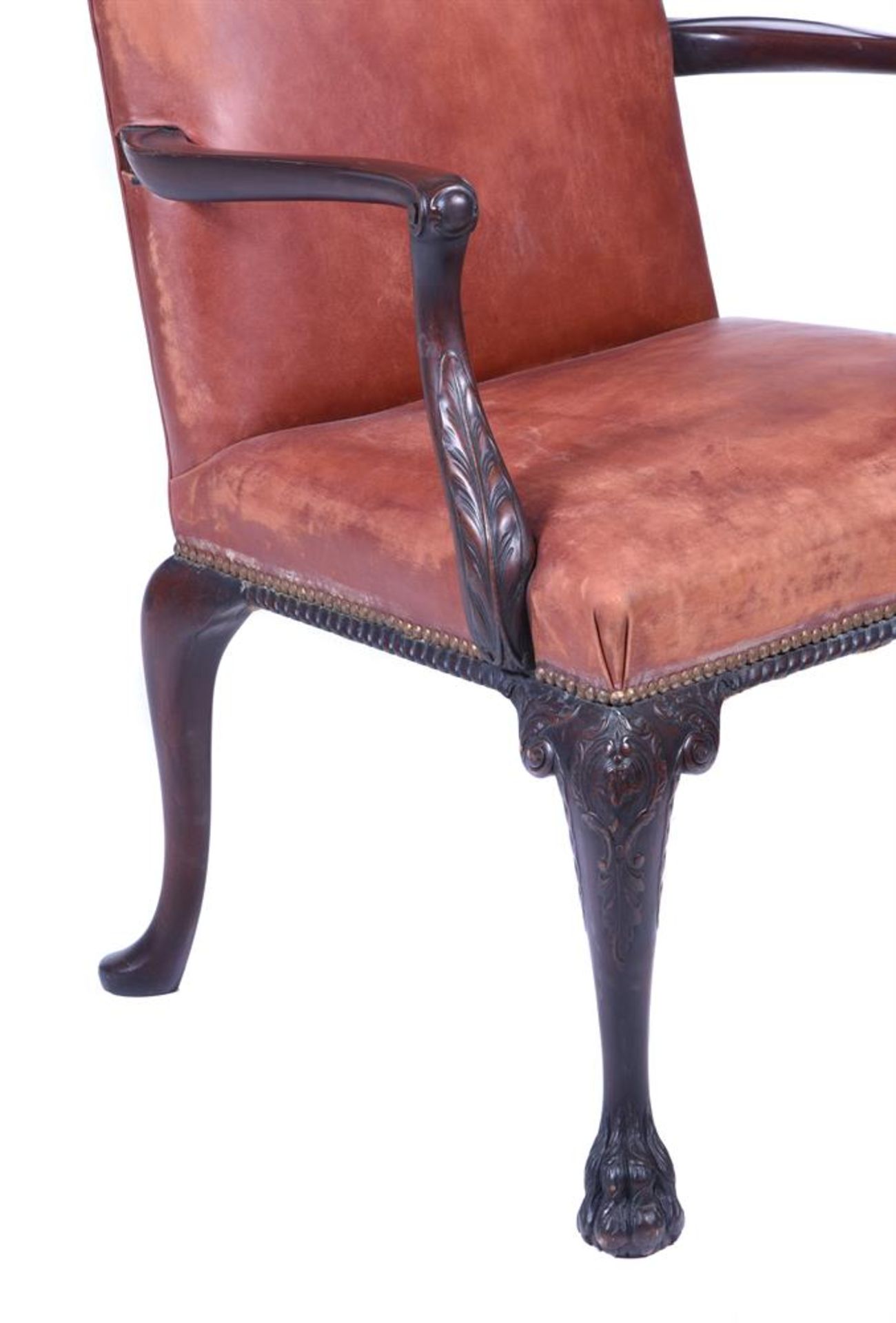 A PAIR OF CARVED MAHOGANY AND LEATHER UPHOLSTERED ARMCHAIRS, IN GEORGE II STYLE, 20TH CENTURY - Image 2 of 5