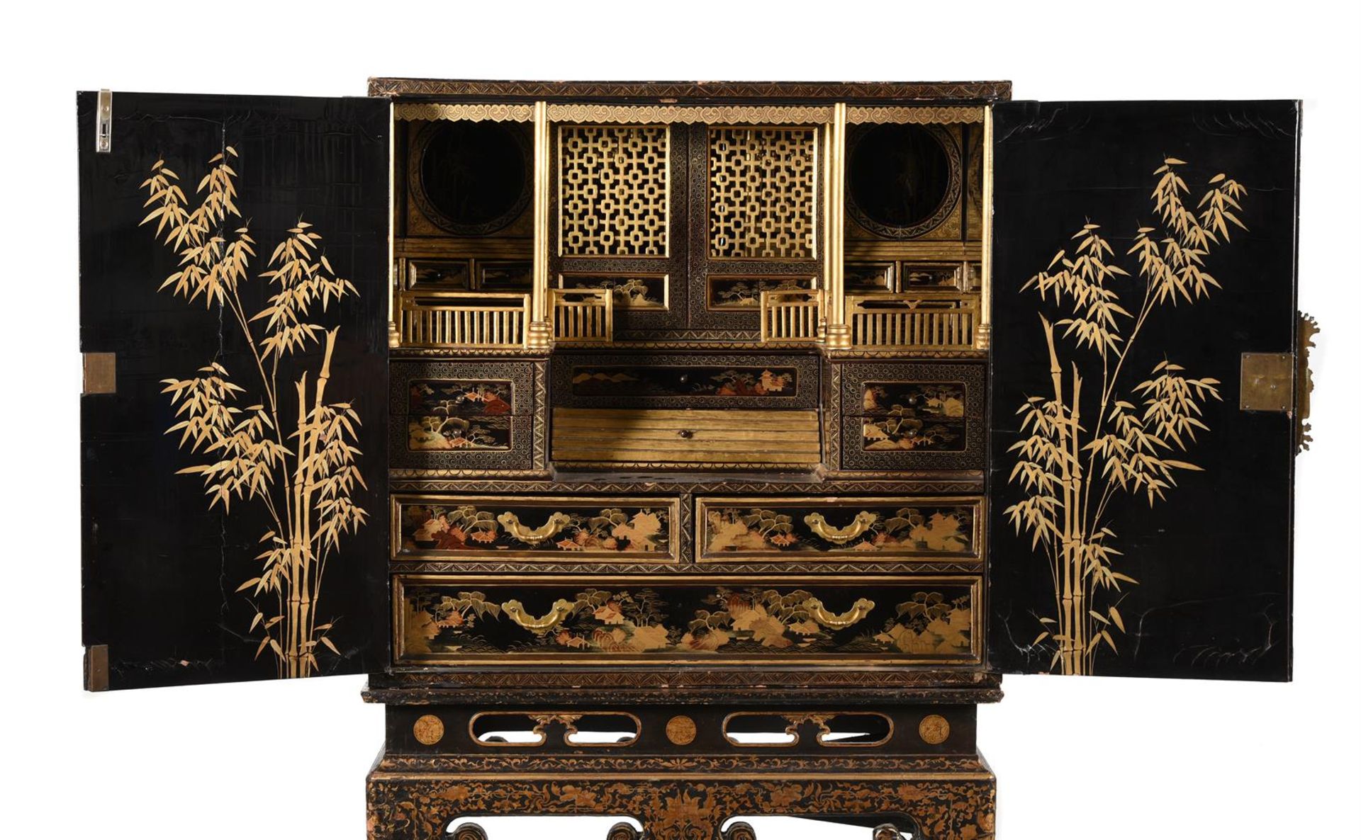 A CHINESE EXPORT LACQUER CABINET ON STAND, LATE 18TH OR EARLY 19TH CENTURY - Bild 4 aus 15