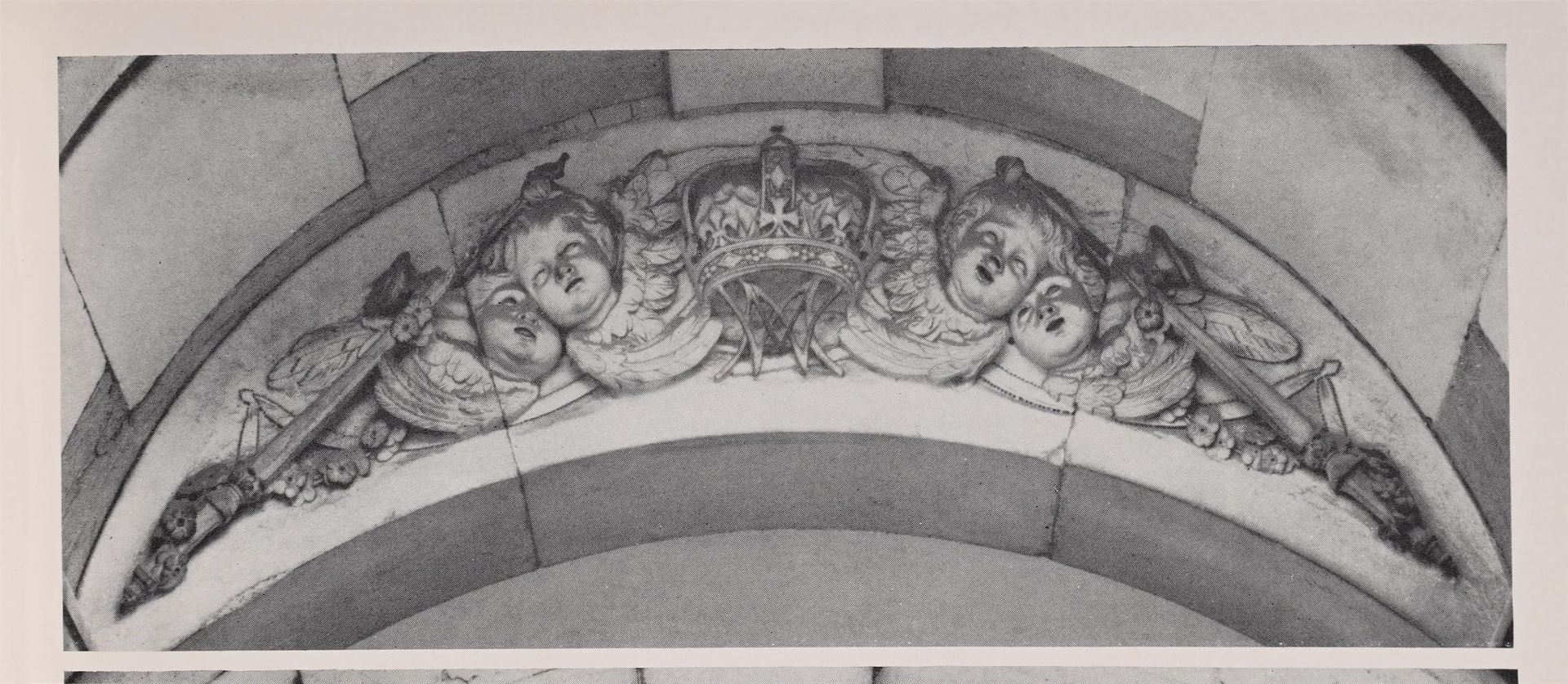 A CARVED LIMEWOOD ARMORIAL OVERDOOR OR PEDIMENT IN THE MANNER OF GRINLING GIBBONS, 19TH CENTURY - Image 3 of 3